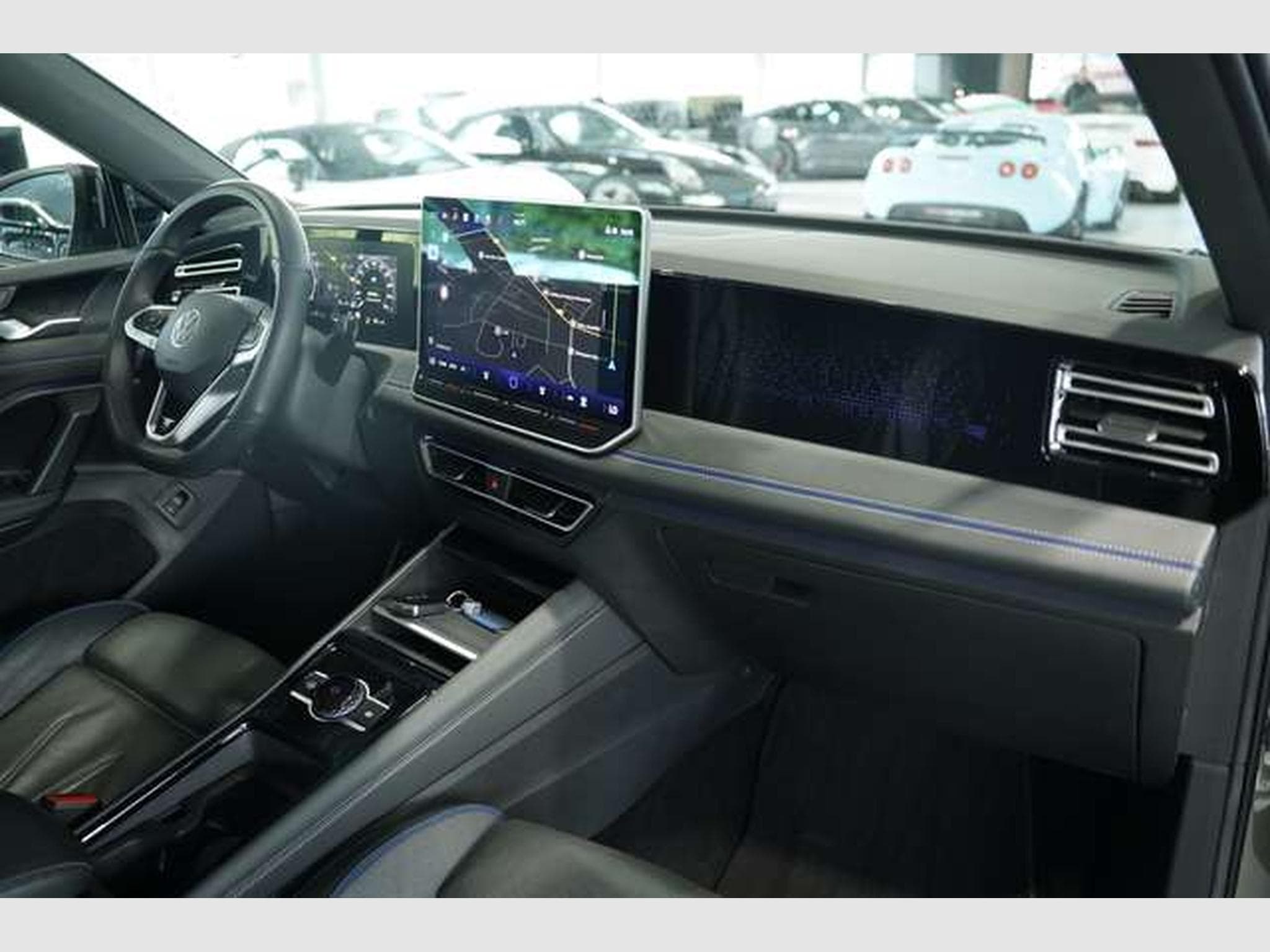VW Tiguan 2.0 TDI R Line *2.H *20 *Pano *Matrix (2024) - Photo 17
