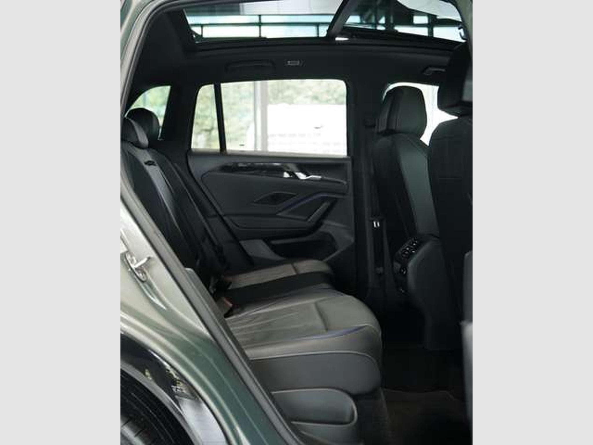 VW Tiguan 2.0 TDI R Line *2.H *20 *Pano *Matrix (2024) - Photo 23