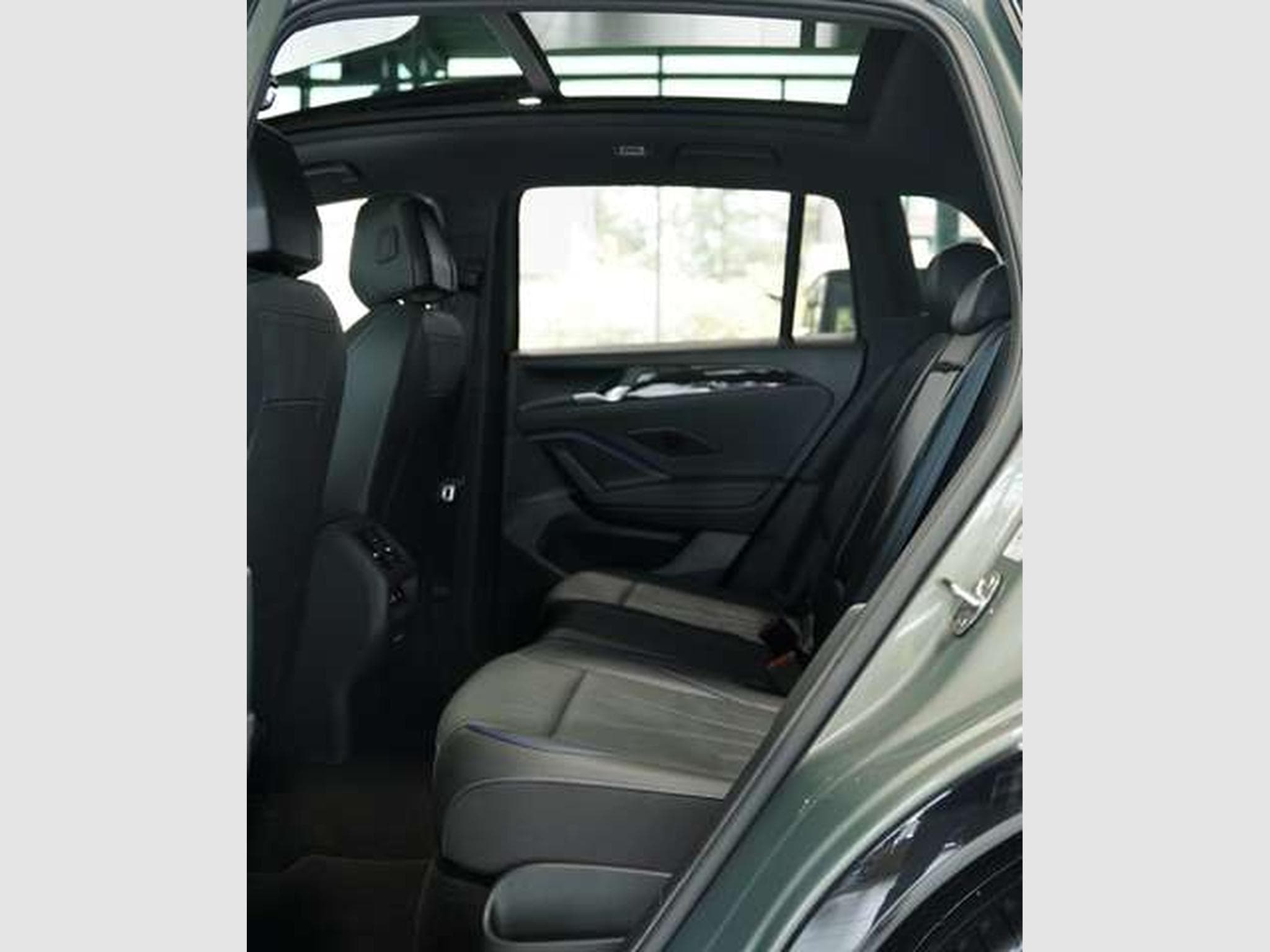 VW Tiguan 2.0 TDI R Line *2.H *20 *Pano *Matrix (2024) - Photo 25