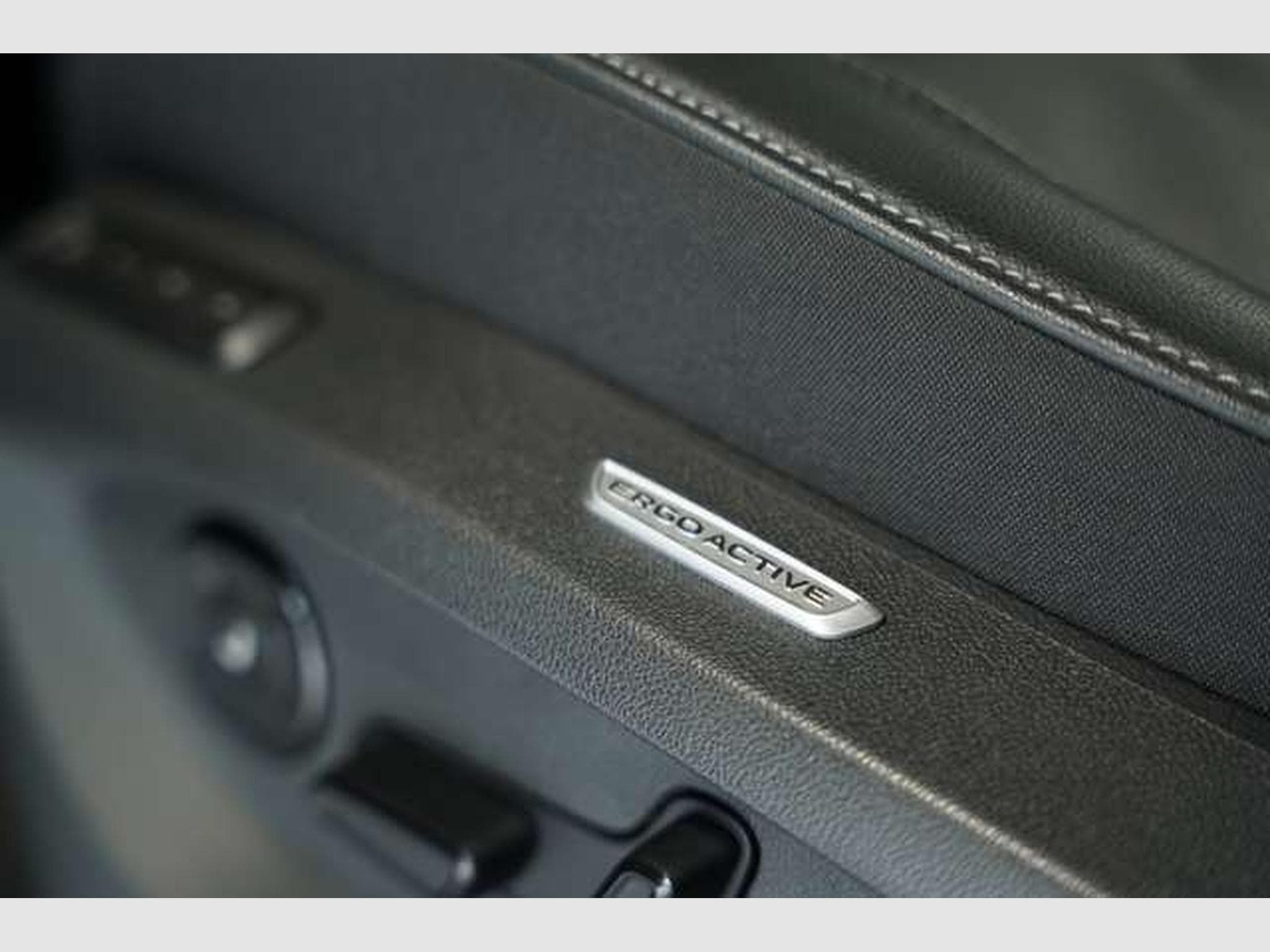 VW Tiguan 2.0 TDI R Line *2.H *20 *Pano *Matrix (2024) - Photo 32