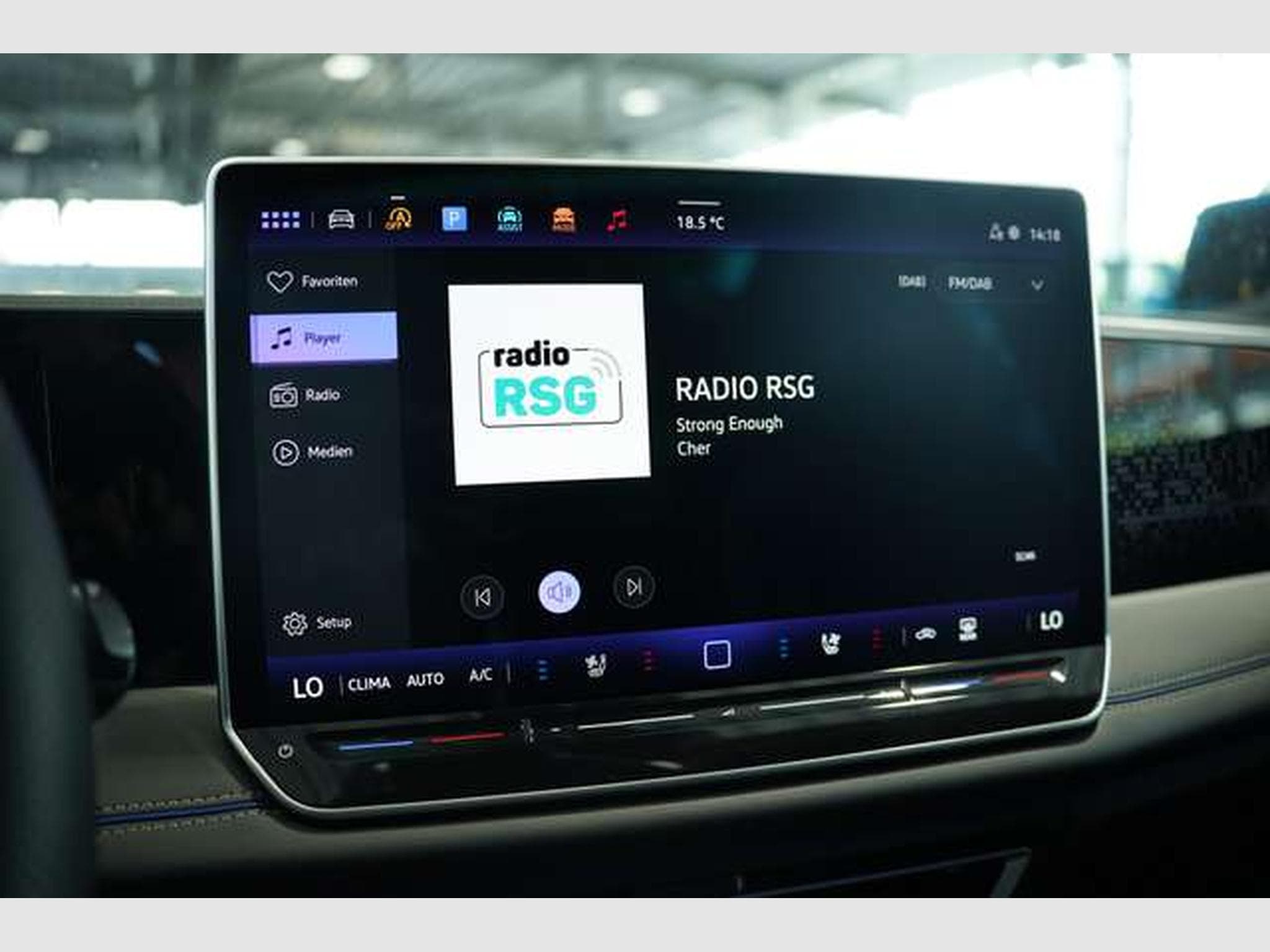 VW Tiguan 2.0 TDI R Line *2.H *20 *Pano *Matrix (2024) - Photo 37