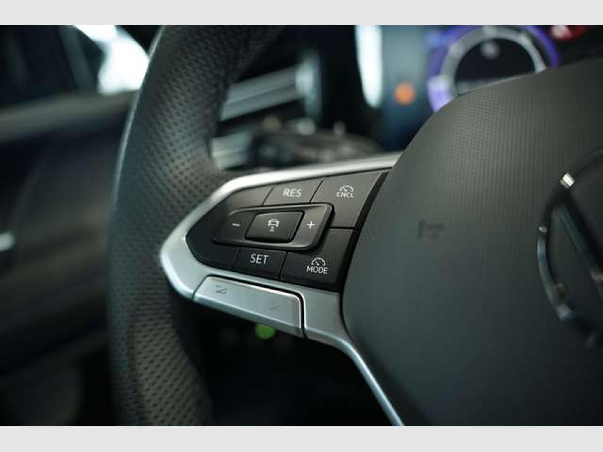 VW Tiguan 2.0 TDI R Line *2.H *20 *Pano *Matrix (2024) - Photo 42