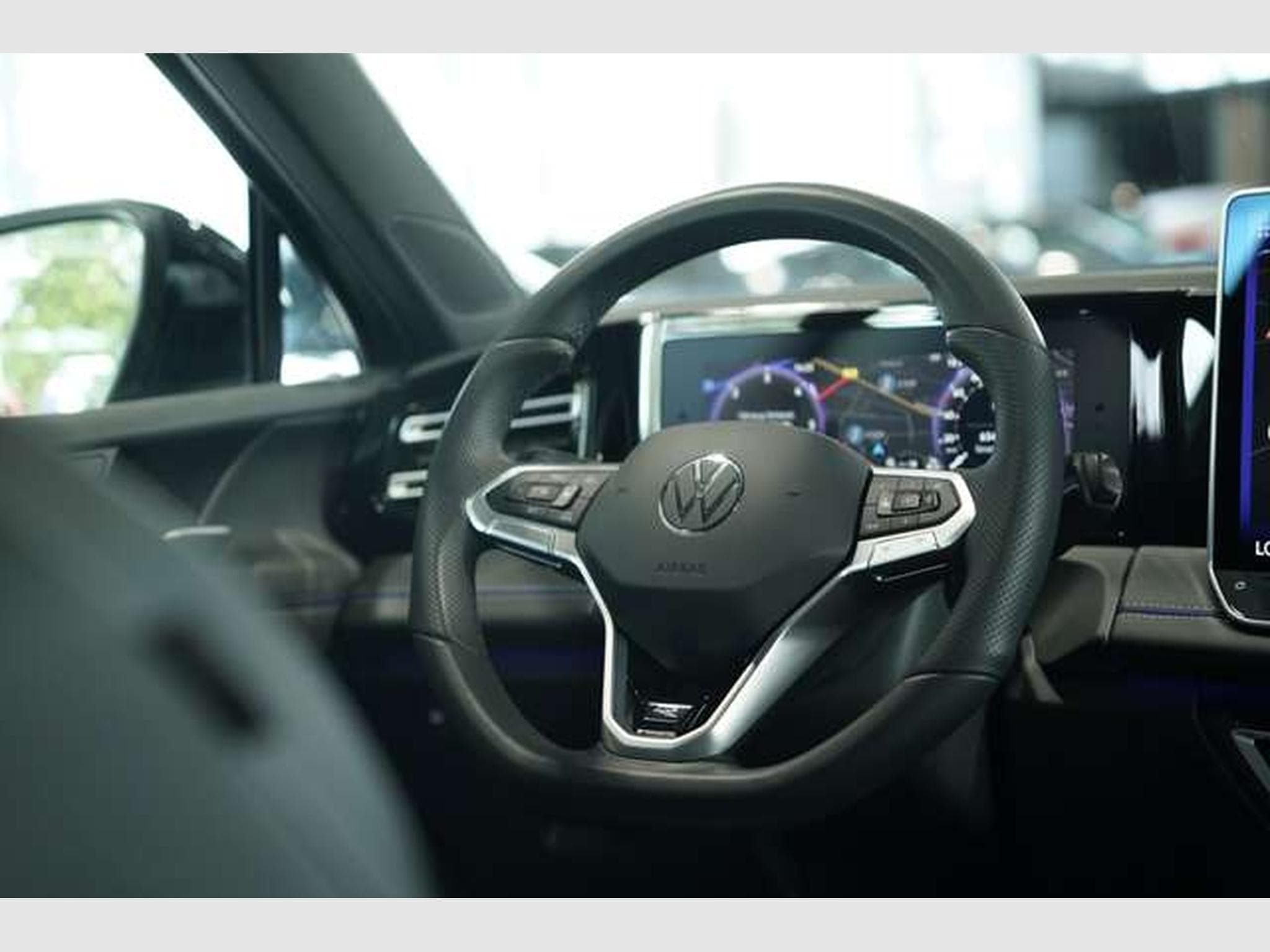 VW Tiguan 2.0 TDI R Line *2.H *20 *Pano *Matrix (2024) - Photo 48