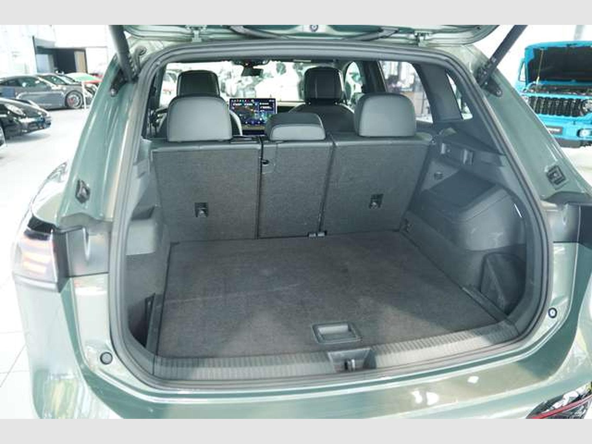 VW Tiguan 2.0 TDI R Line *2.H *20 *Pano *Matrix (2024) - Photo 49