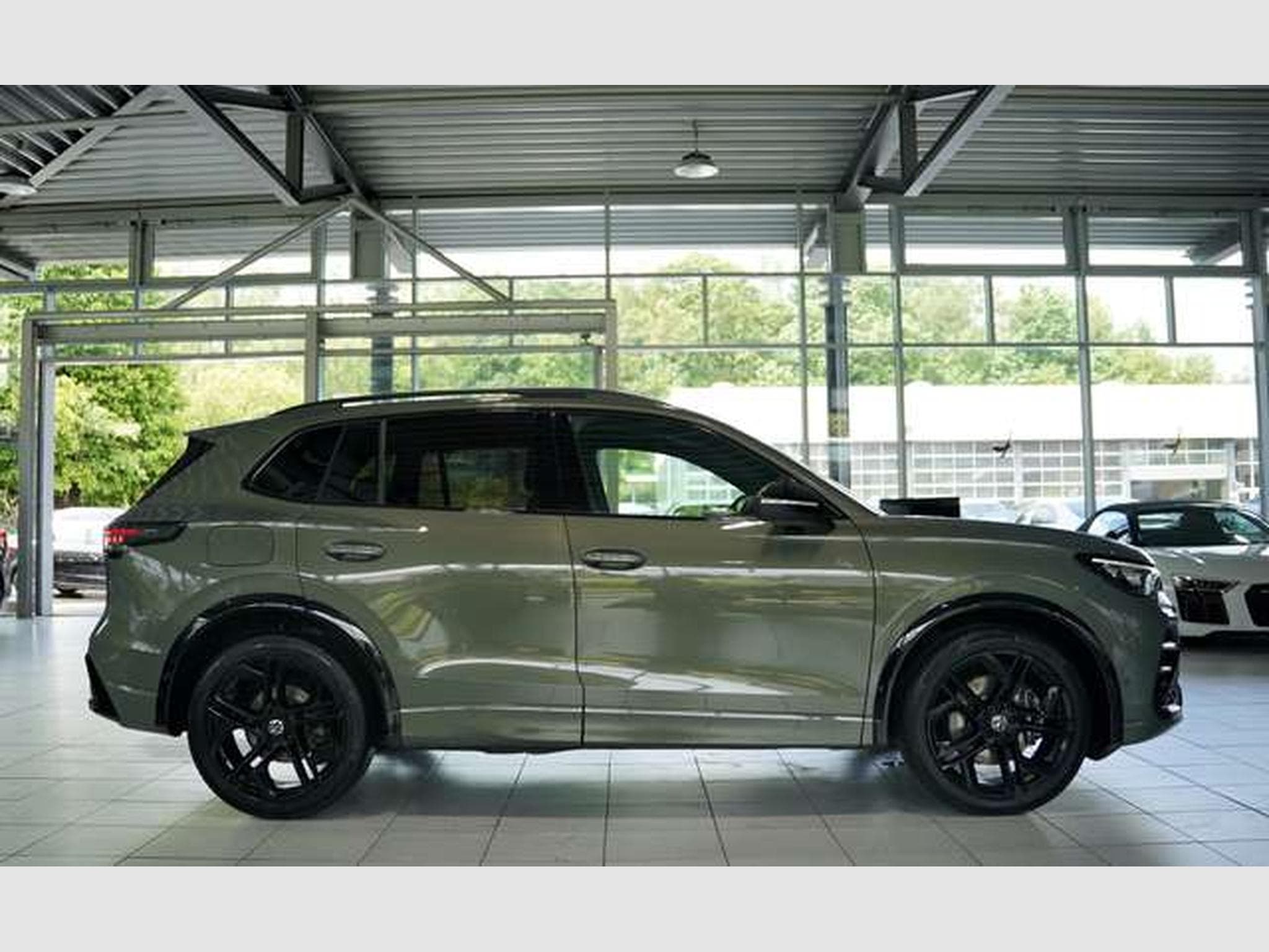 VW Tiguan 2.0 TDI R Line *2.H *20 *Pano *Matrix (2024) - Photo 6