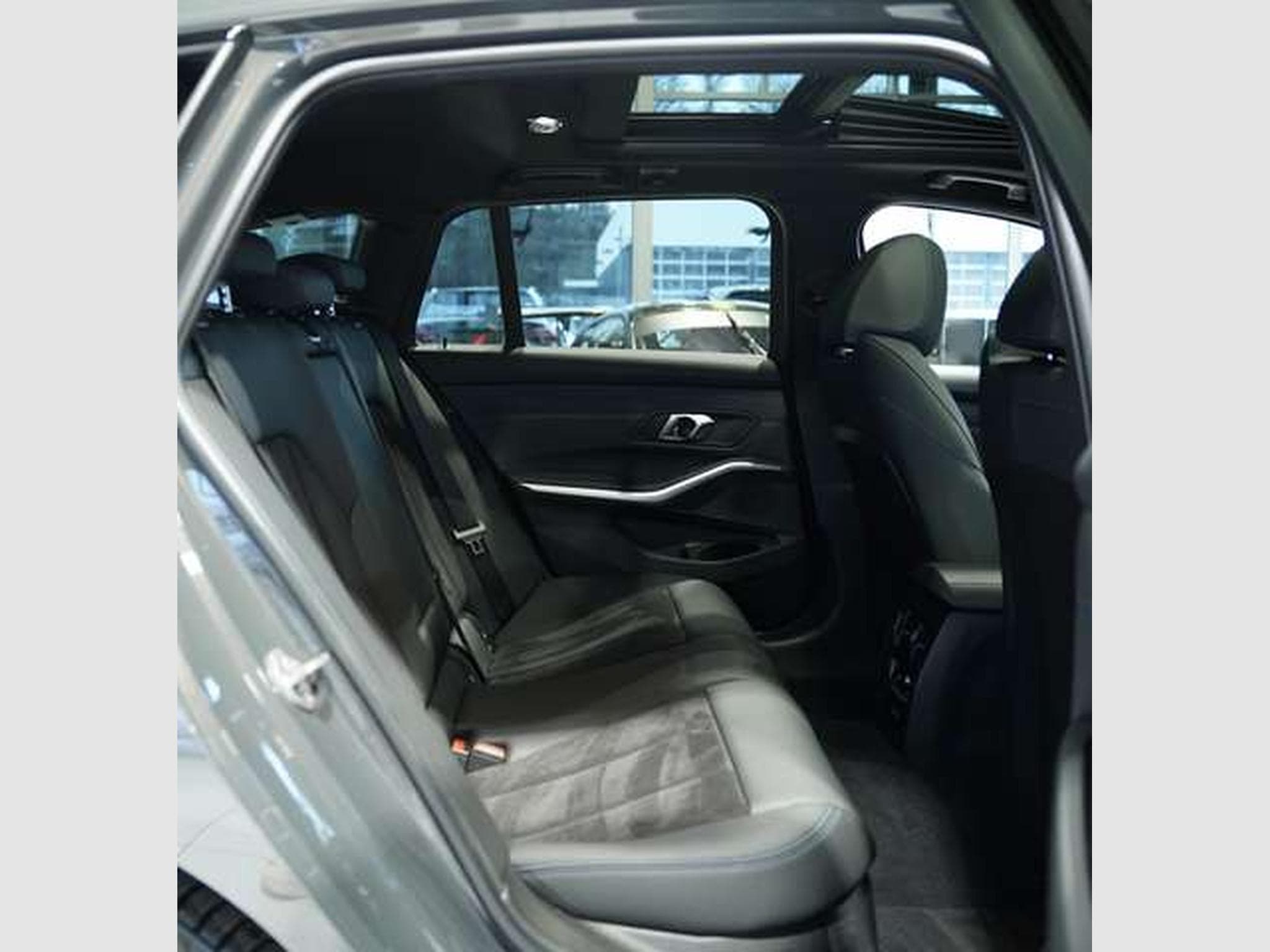 BMW 330 d Touring xDrive M Sport *2.H *Pano*Live*HUD (2024) - Photo 22