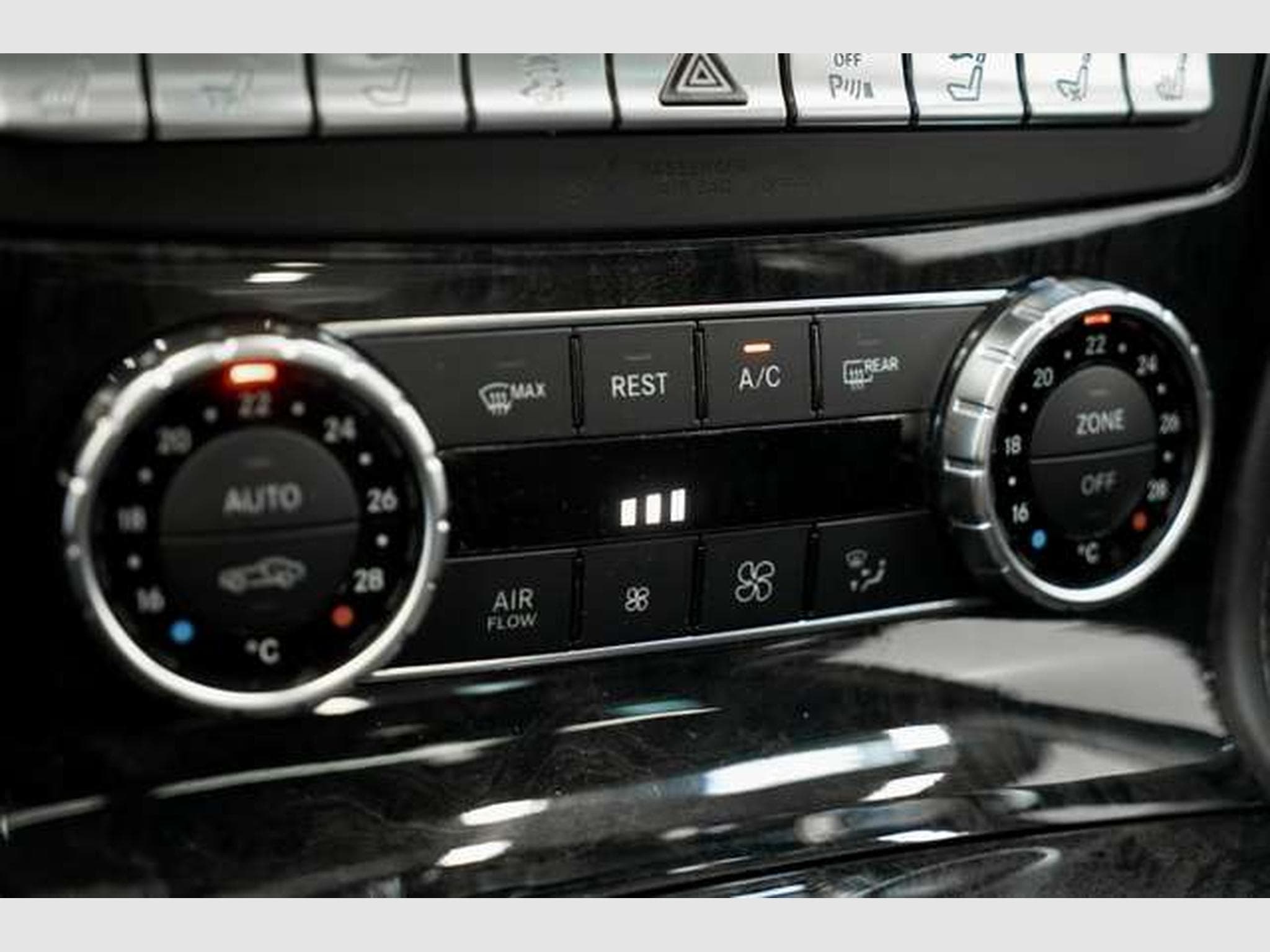 Mercedes SL 350 Cabrio AMG Line *H&K*Airscarf*19Zoll (2013) - Photo 29