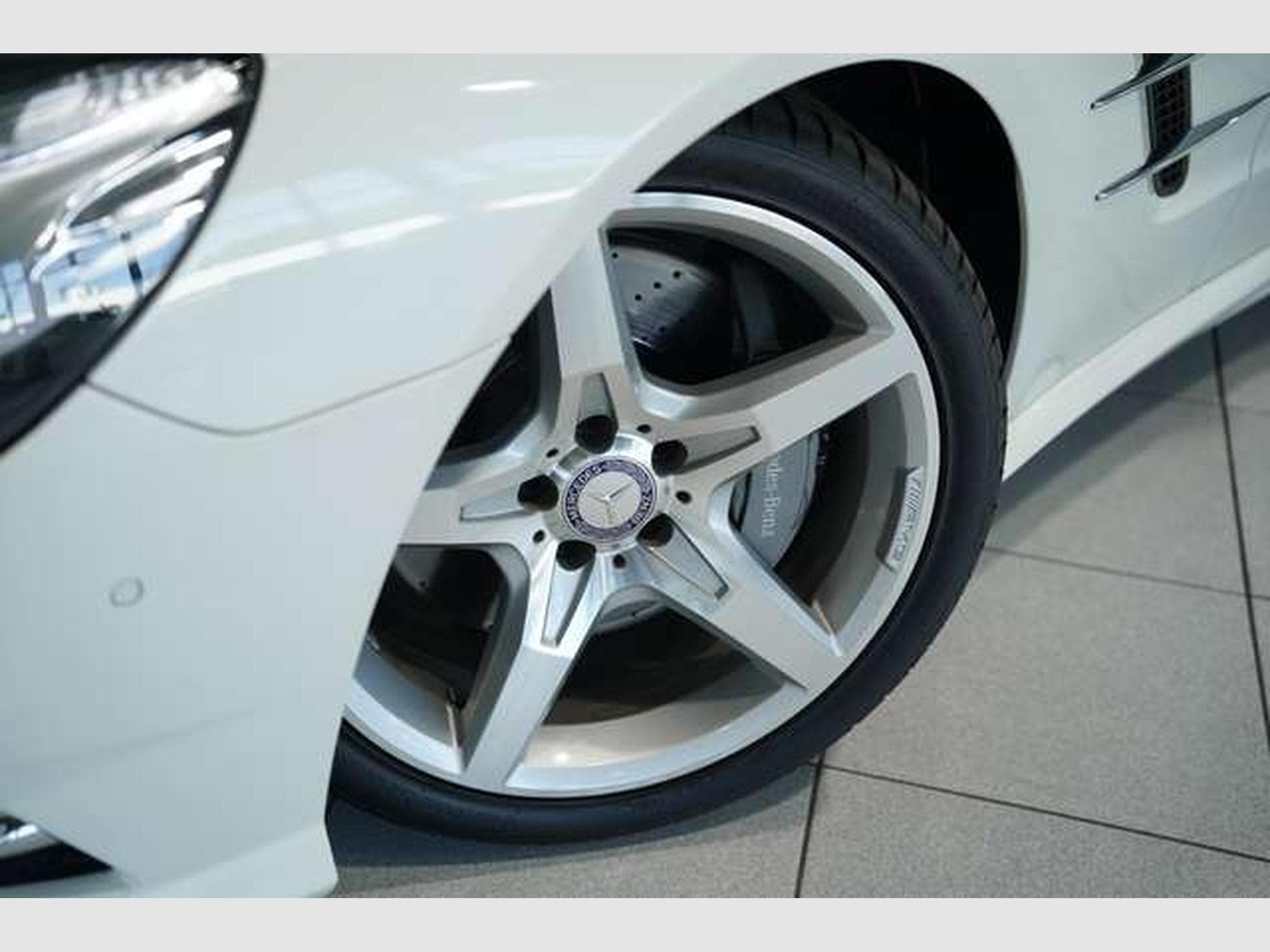 Mercedes SL 350 Cabrio AMG Line *H&K*Airscarf*19Zoll (2013) - Photo 3