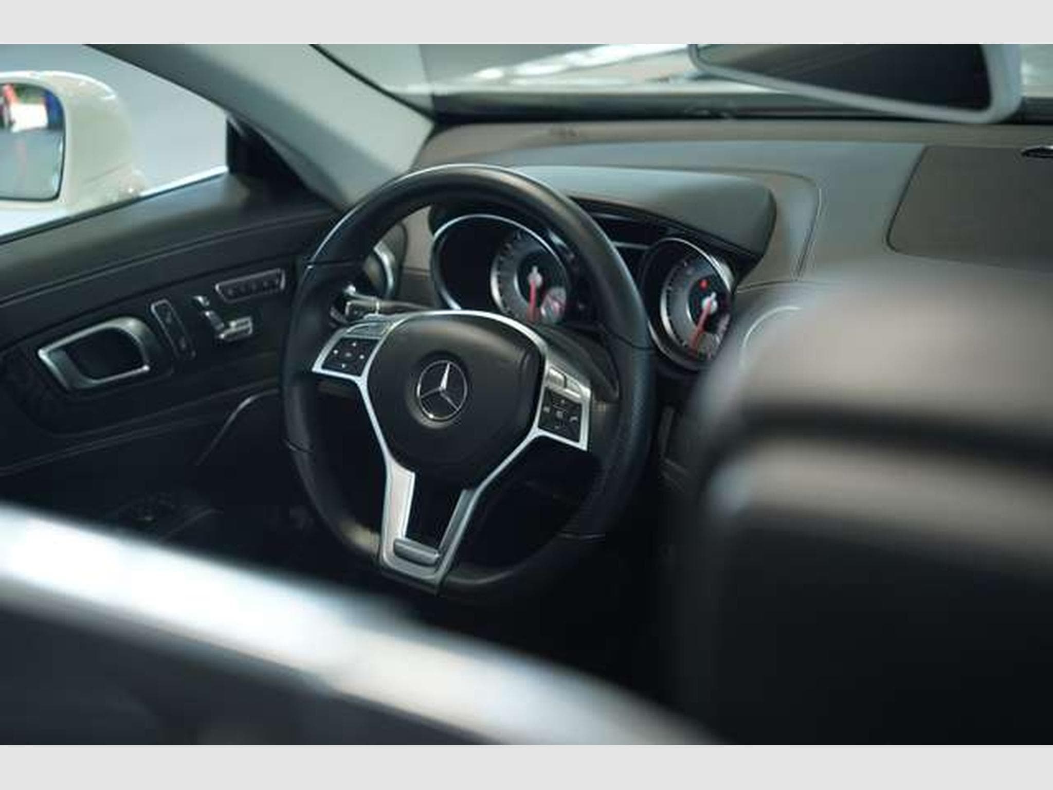 Mercedes SL 350 Cabrio AMG Line *H&K*Airscarf*19Zoll (2013) - Photo 36