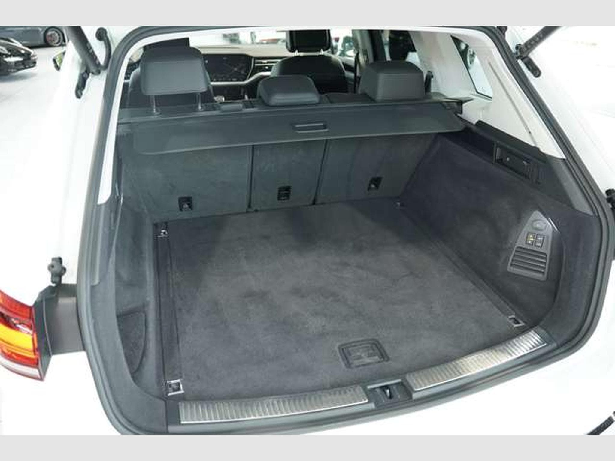 VW Touareg R line 4M *2.H *ACC *Digital *LUFT *AHK (2023) - Photo 23