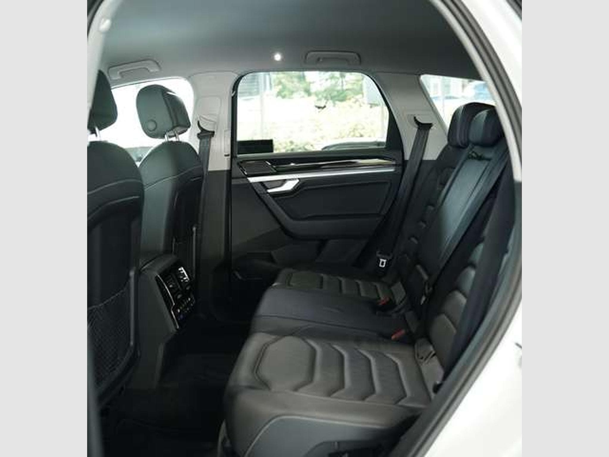 VW Touareg R line 4M *2.H *ACC *Digital *LUFT *AHK (2023) - Photo 26