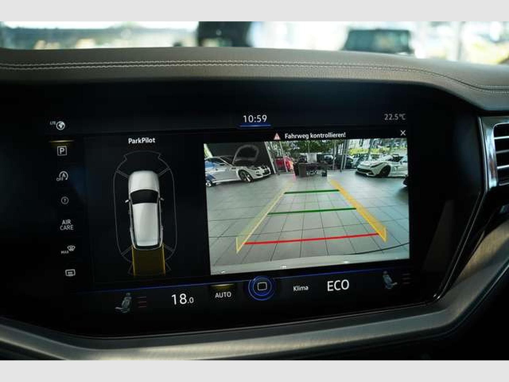 VW Touareg R line 4M *2.H *ACC *Digital *LUFT *AHK (2023) - Photo 38