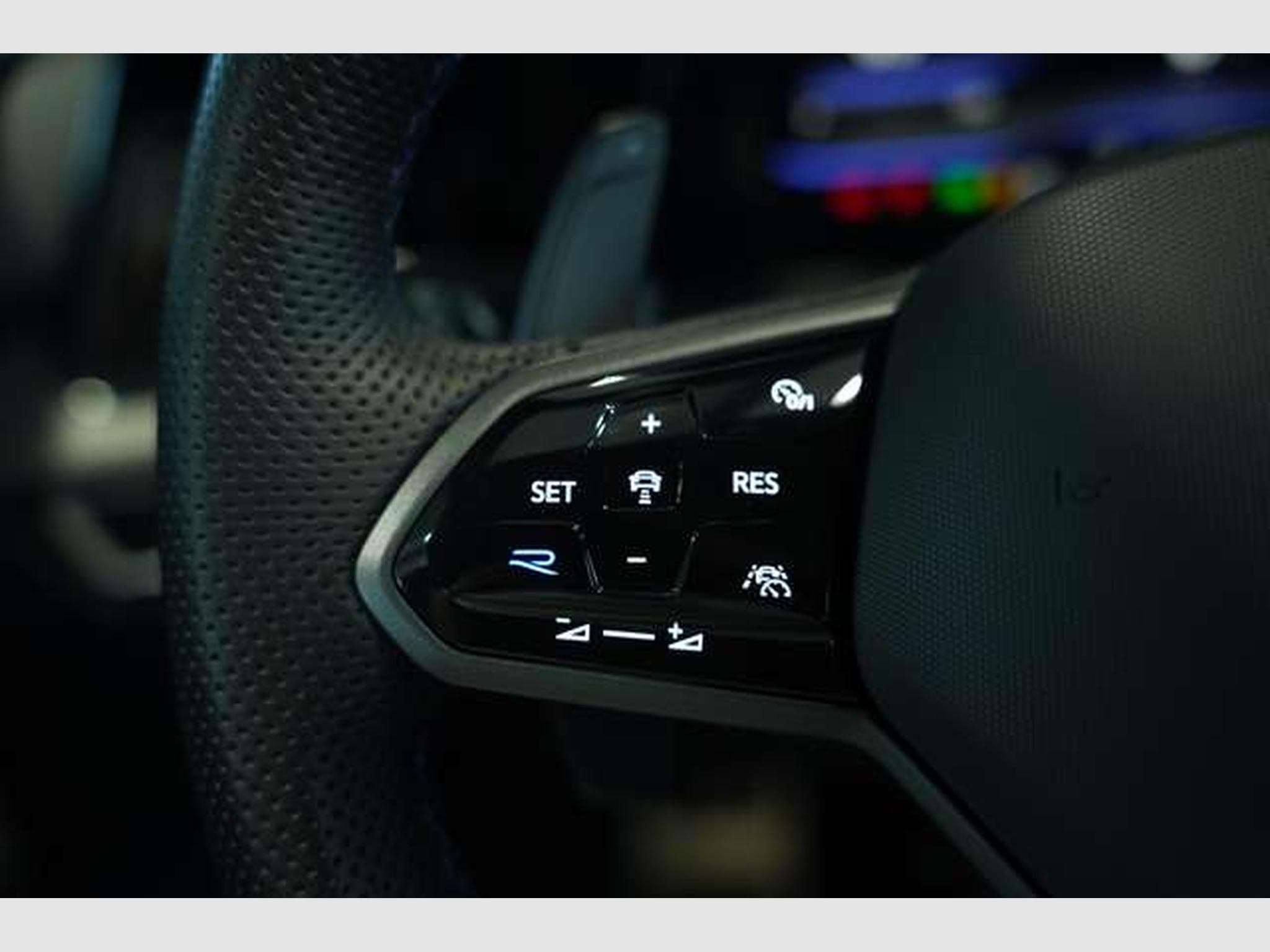 VW Golf R Performance 4M *2.H *AKRA*Pano*K&W*Matrix (2023) - Photo 45