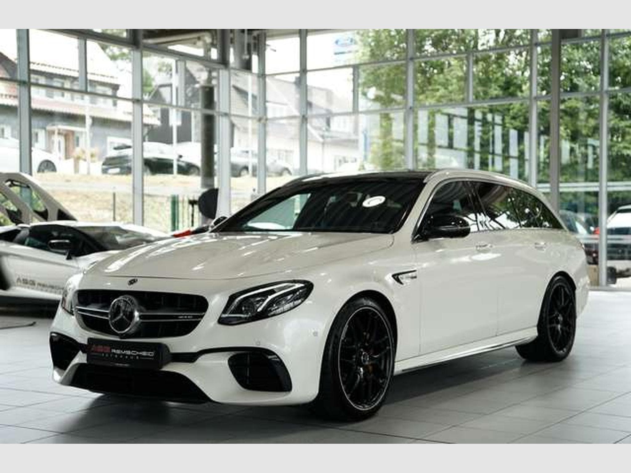 Mercedes E 63 AMG S 4M T *20 *Perf-AGA *Pano *Keramik (2018) - Photo 2