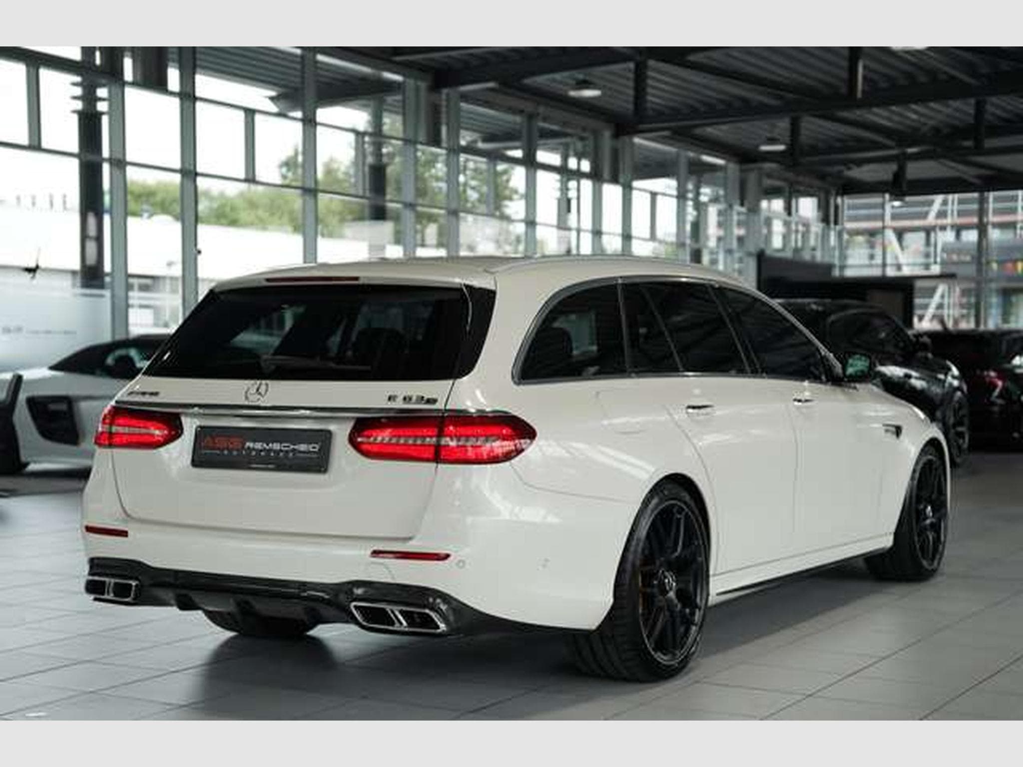 Mercedes E 63 AMG S 4M T *20 *Perf-AGA *Pano *Keramik (2018) - Photo 5