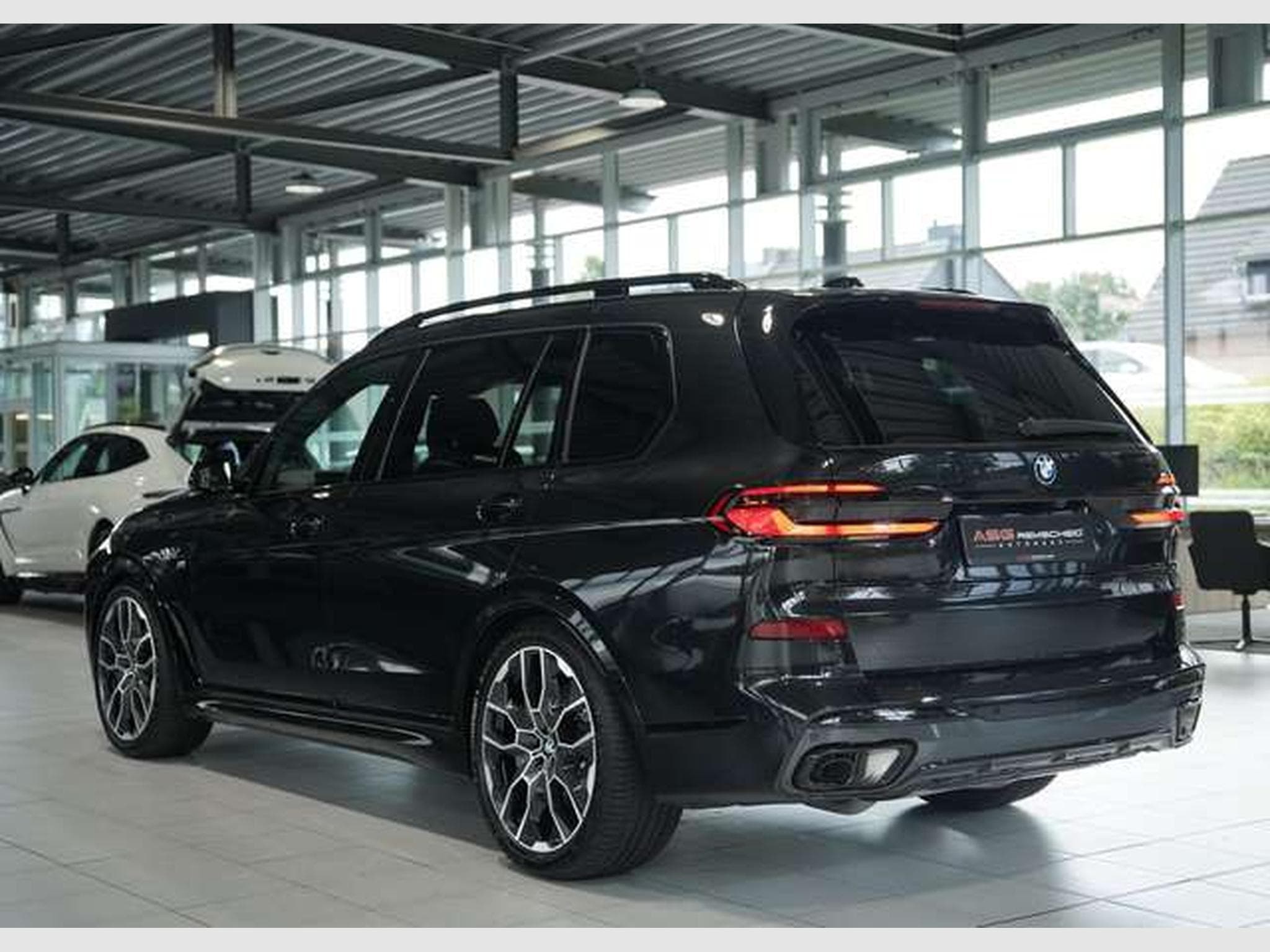 BMW X7 xD 40d M Sport Pro 2H *SkyL*H&K*StandH*Soft-C (2026) - Photo 10