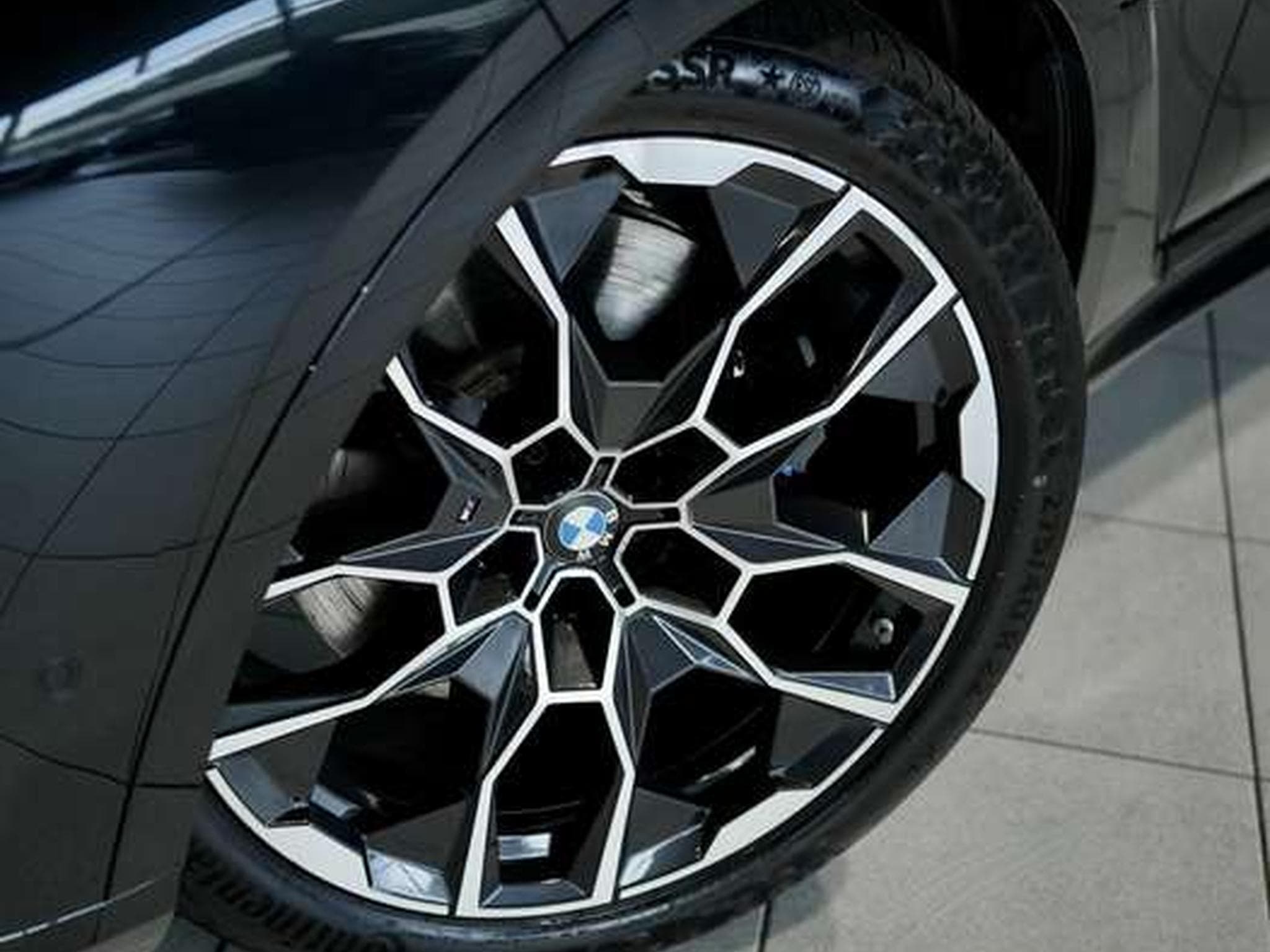 BMW X7 xD 40d M Sport Pro 2H *SkyL*H&K*StandH*Soft-C (2026) - Photo 2