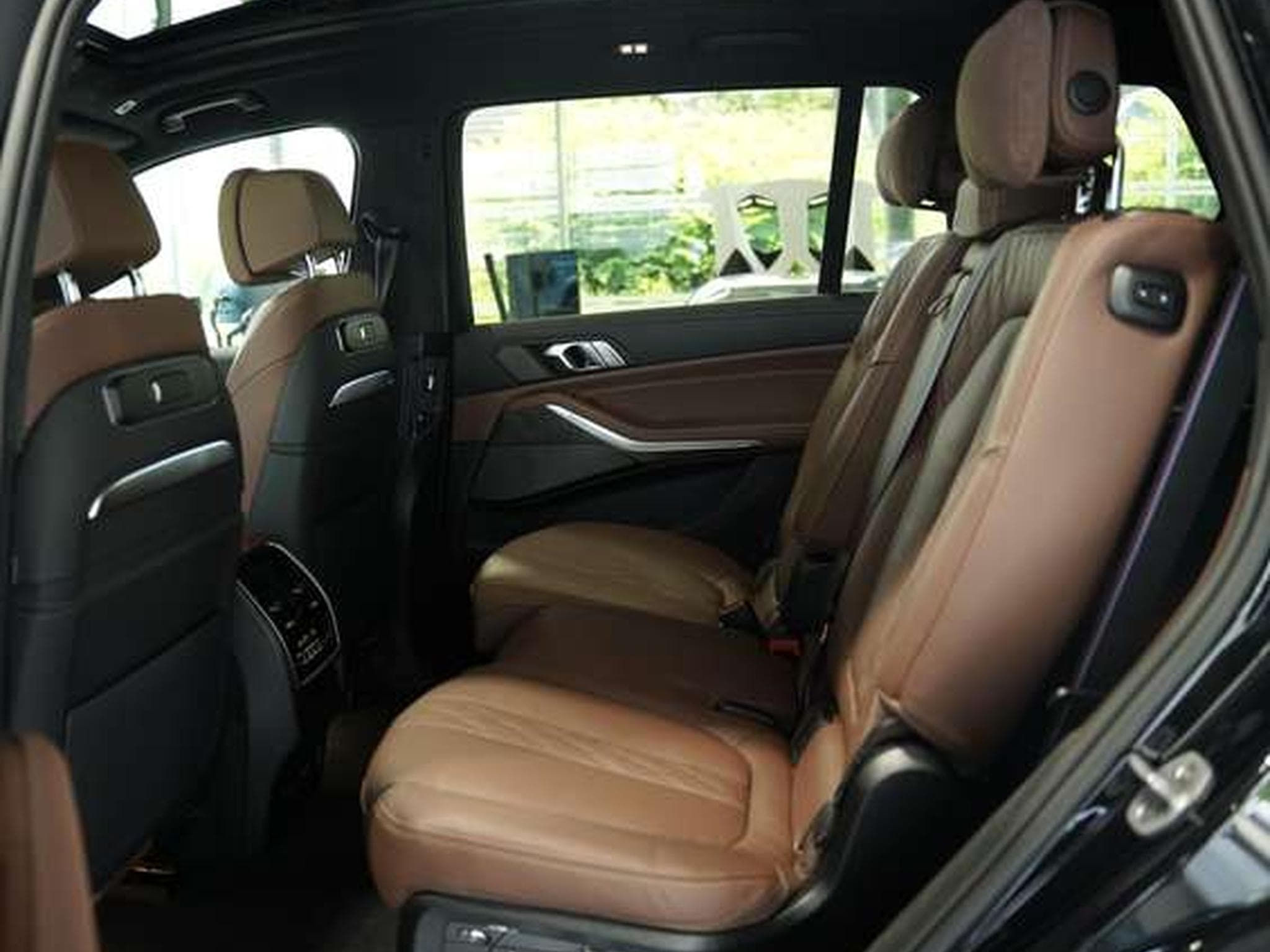 BMW X7 xD 40d M Sport Pro 2H *SkyL*H&K*StandH*Soft-C (2026) - Photo 33