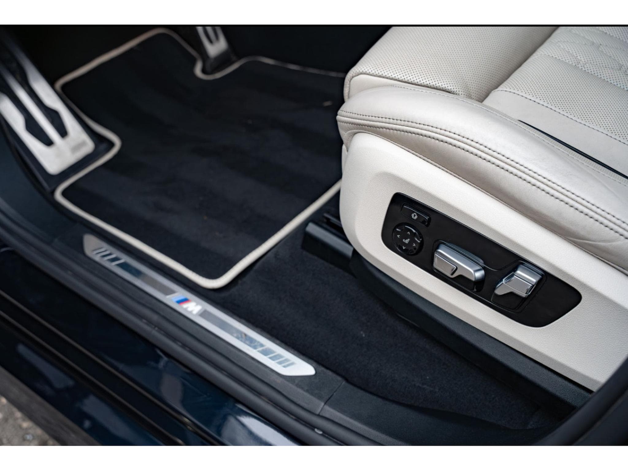 BMW X7 X7 40D Msport /7 Sitze/xDrive/Pano/22/VOLL (2022) - Foto 9