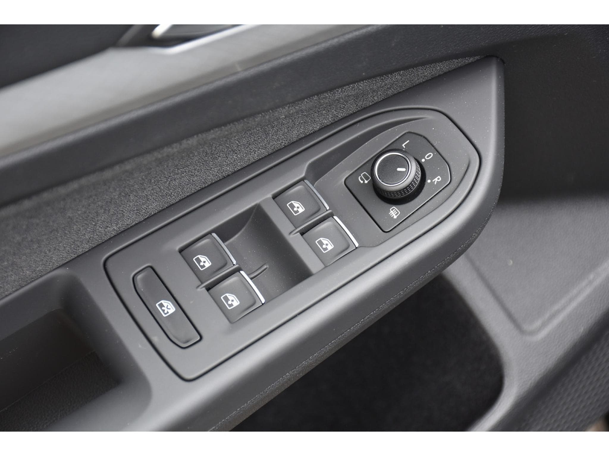 VW Golf 1.5 eTSI DSG ACC TRAVEL SG CHFF CAM NEUVE (2026) - Photo 20