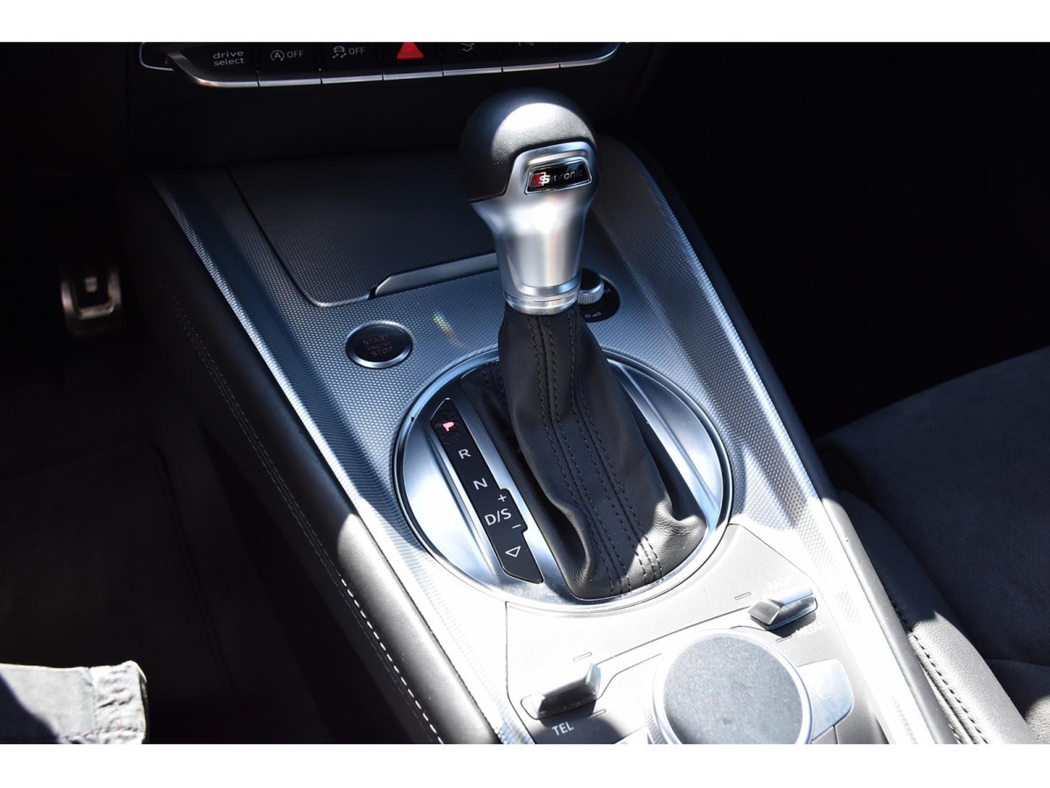 Audi TT 45 TFSI Quattro S-Tronic CUIR REGUL GPS LANE (2019) - Photo 17