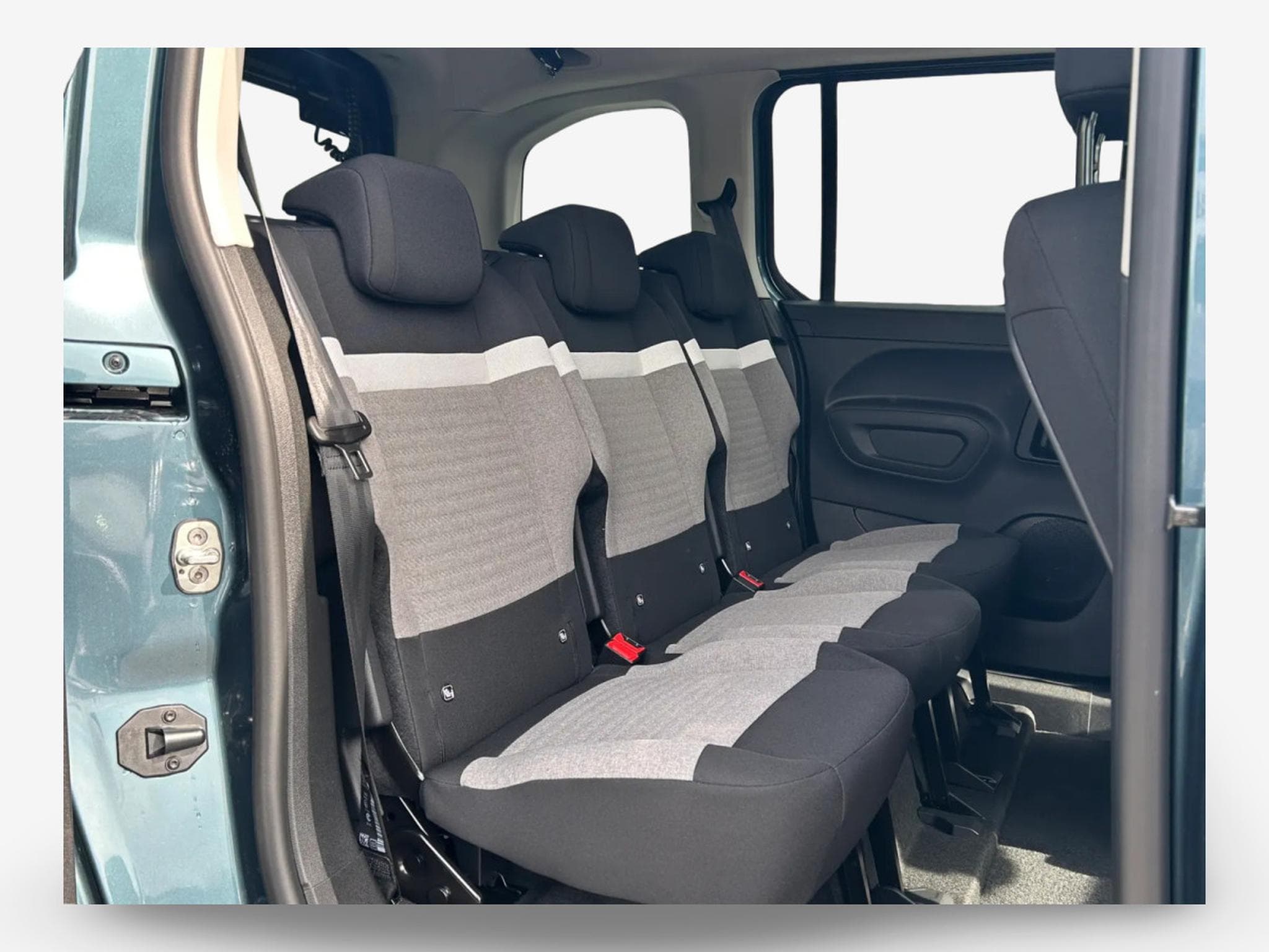 Citroën Berlingo 1.5 BlueHDi 130 EAT8 MAX (2025) - Photo 10