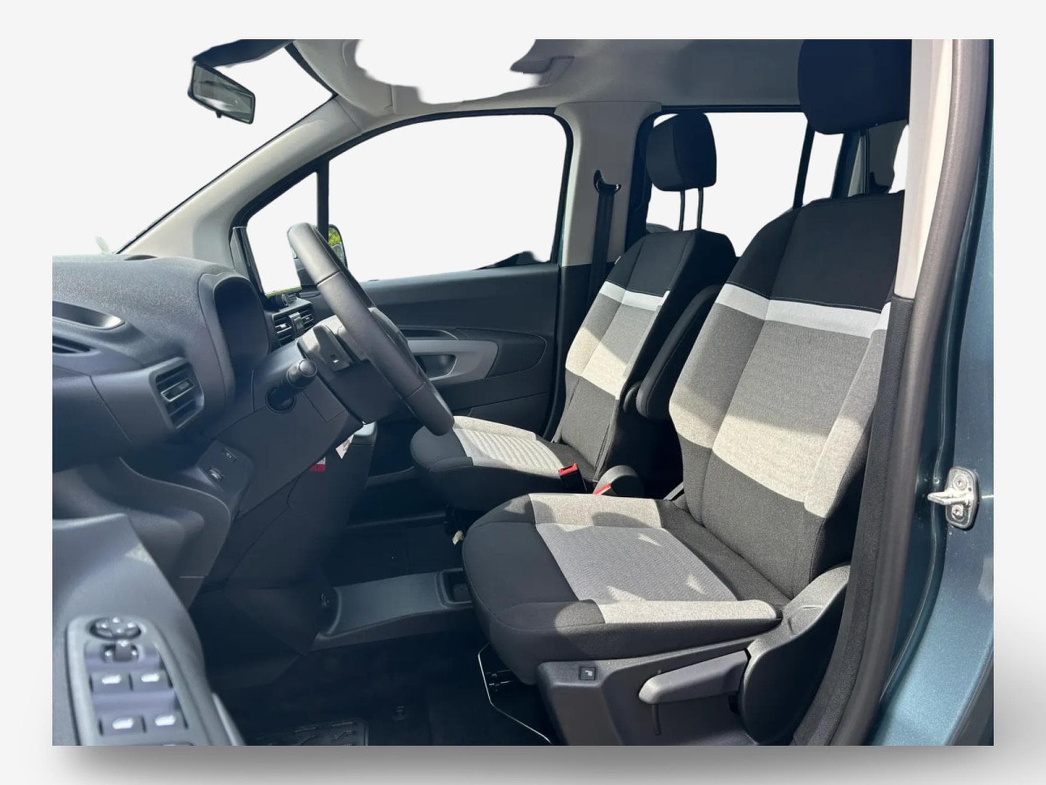 Citroën Berlingo 1.5 BlueHDi 130 EAT8 MAX (2025) - Photo 8