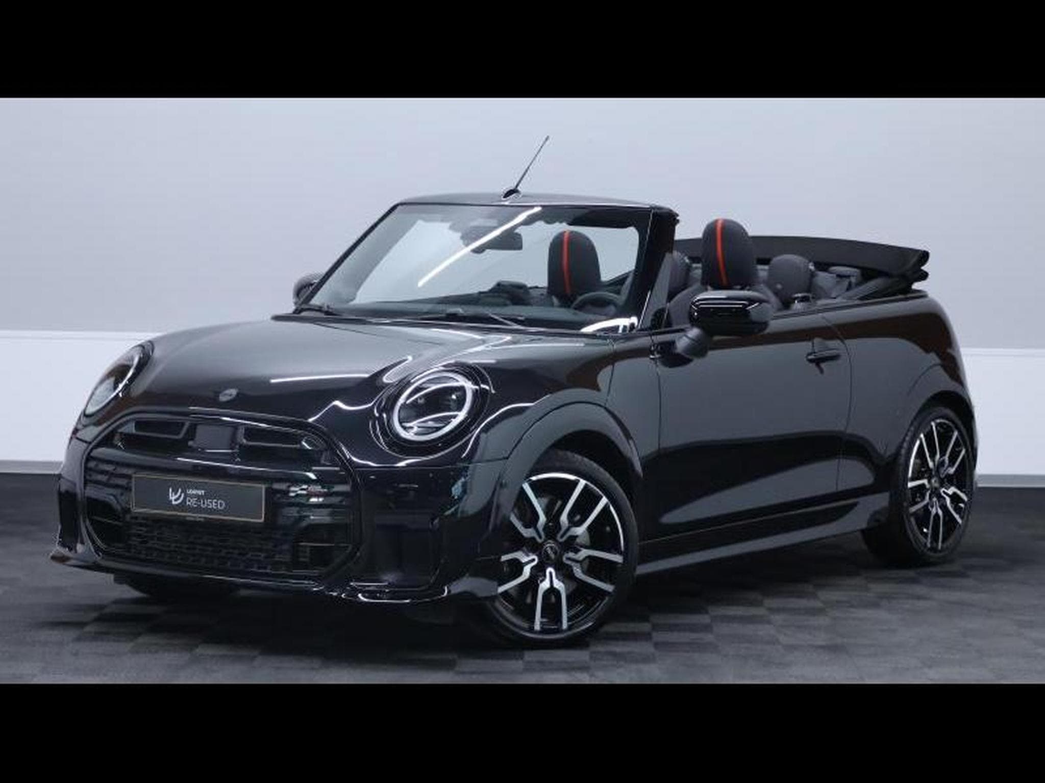 MINI Cooper Convertible JCW Pack Steptronic (2025) - Photo 1