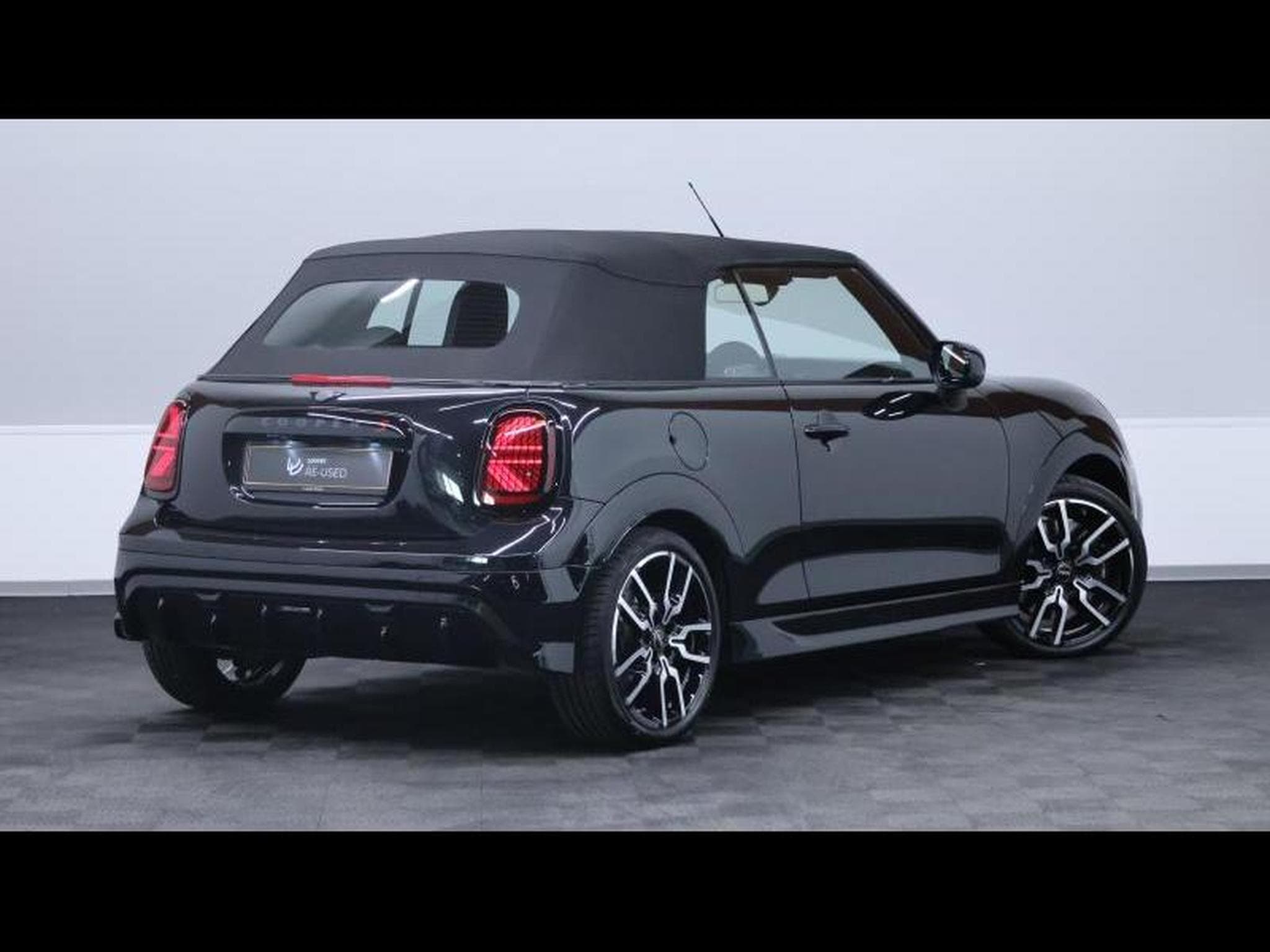 MINI Cooper Convertible JCW Pack Steptronic (2025) - Photo 15