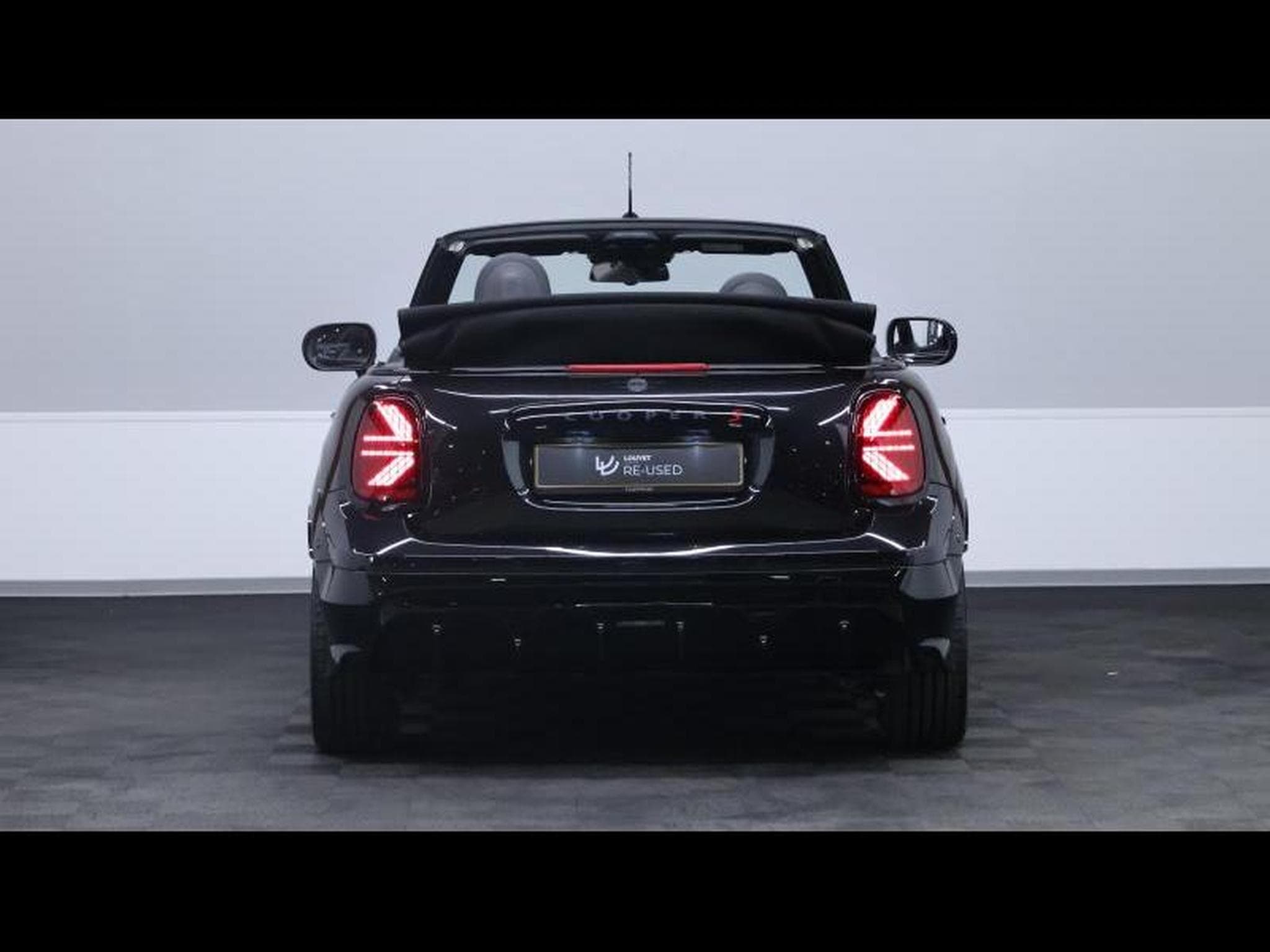 MINI Cooper Convertible JCW Pack Steptronic (2025) - Photo 16