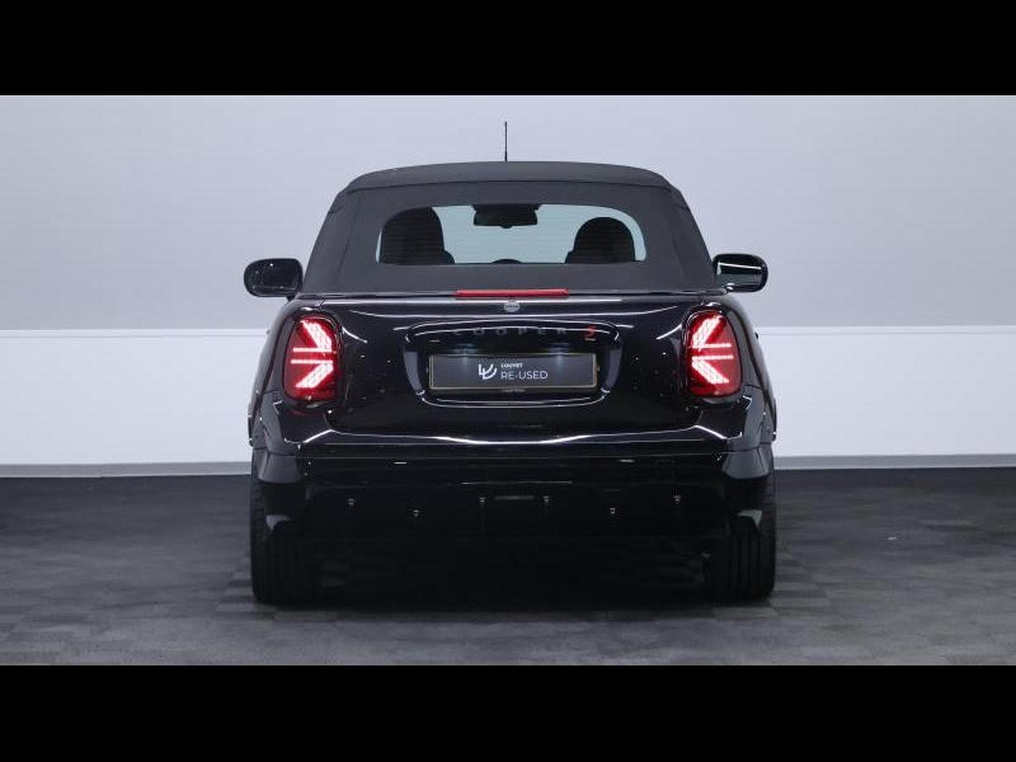MINI Cooper Convertible JCW Pack Steptronic (2025) - Photo 17