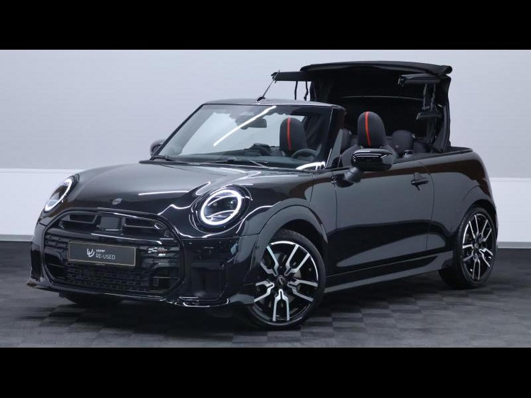MINI Cooper Convertible JCW Pack Steptronic (2025) - Photo 2