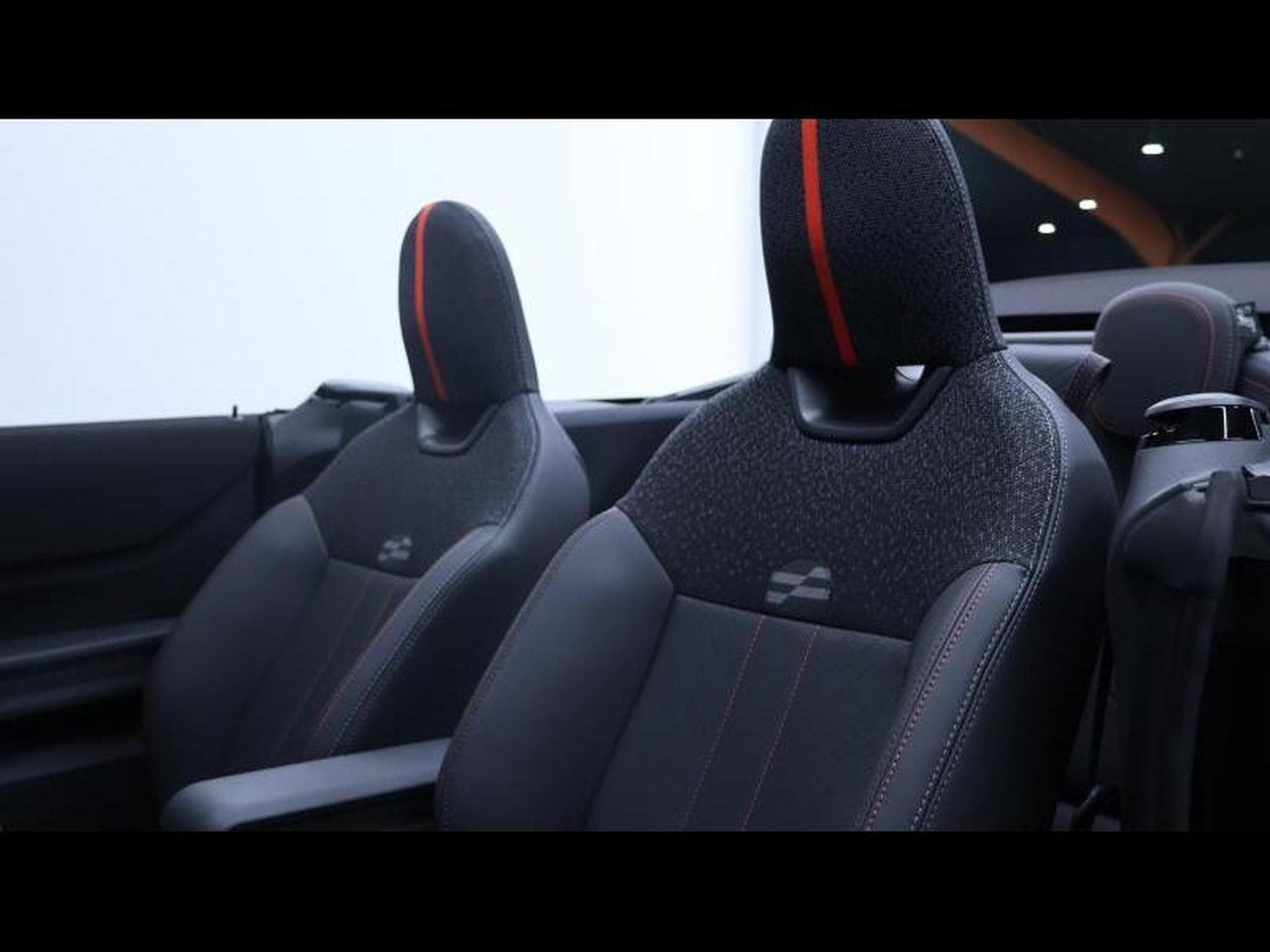 MINI Cooper Convertible JCW Pack Steptronic (2025) - Photo 27