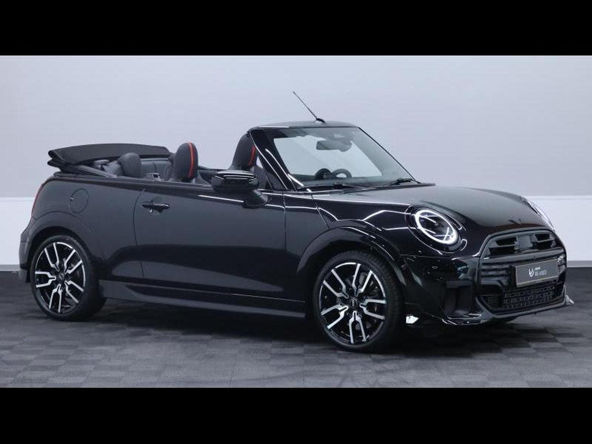 MINI Cooper Convertible JCW Pack Steptronic (2025) - Photo 7