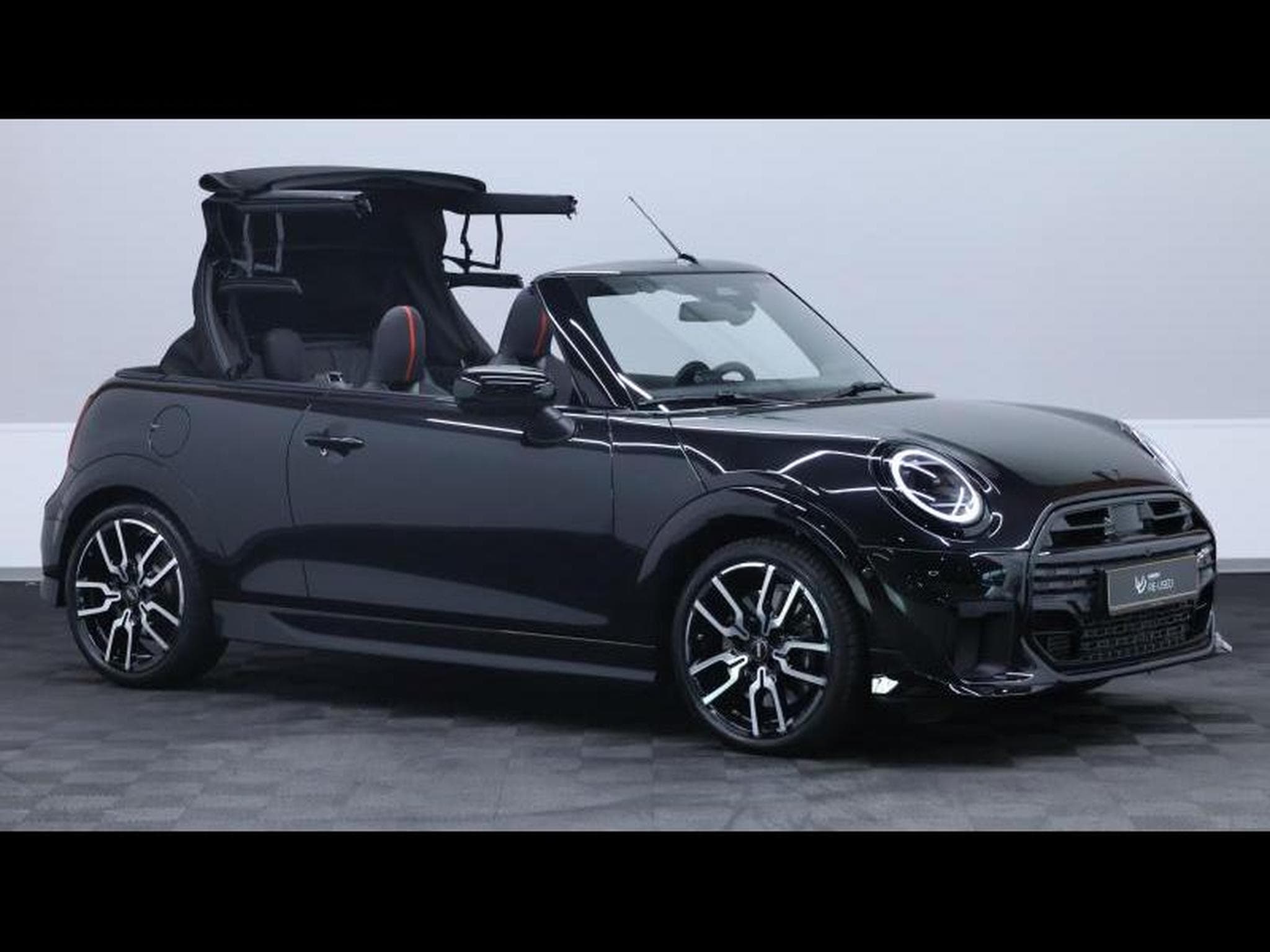 MINI Cooper Convertible JCW Pack Steptronic (2025) - Photo 8