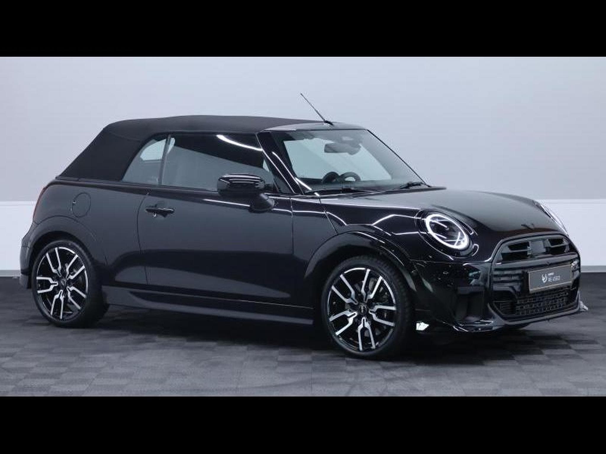 MINI Cooper Convertible JCW Pack Steptronic (2025) - Photo 9
