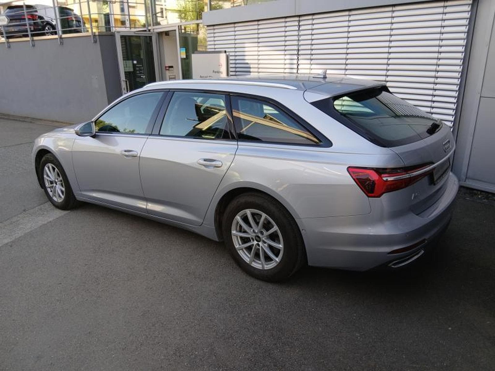 Audi A6 Avant 45 TFSI quattro S tronic (2023) - Foto 2