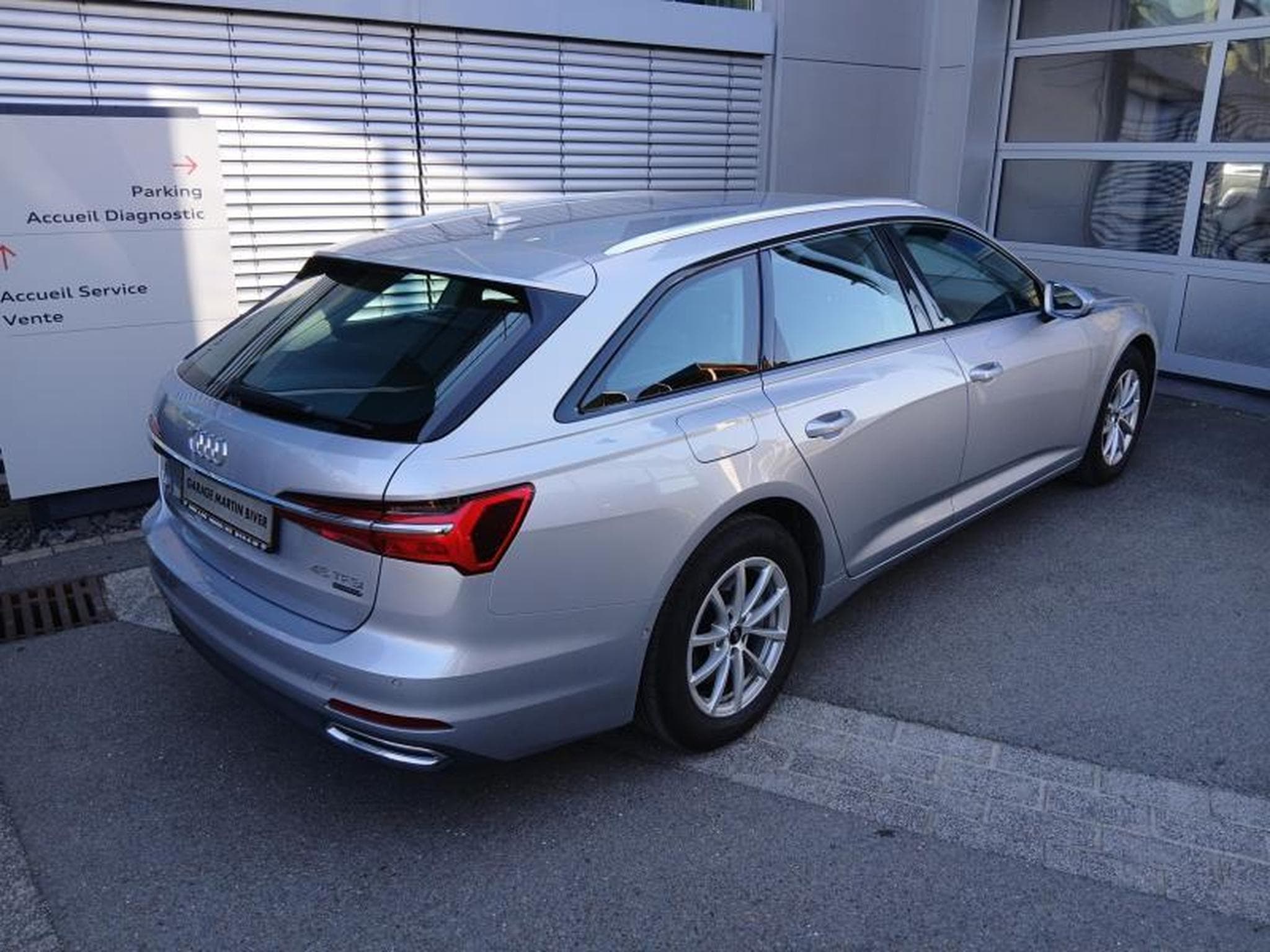 Audi A6 Avant 45 TFSI quattro S tronic (2023) - Foto 4