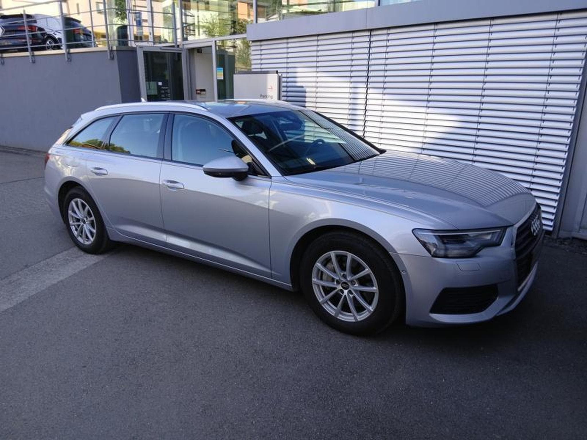 Audi A6 Avant 45 TFSI quattro S tronic (2023) - Foto 5