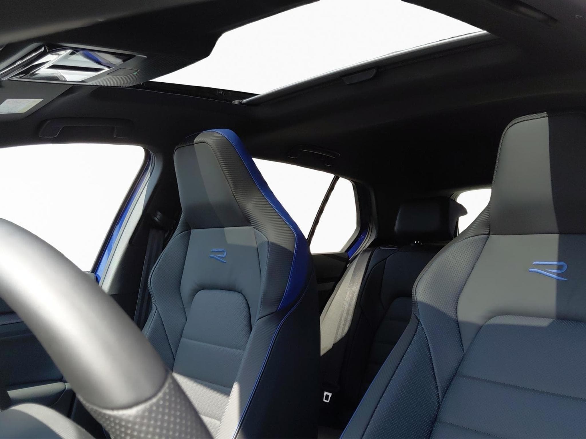 VW Golf R (2026) - Photo 3