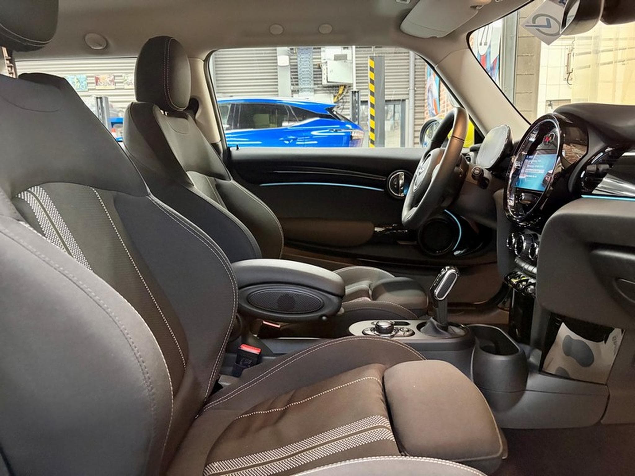 Mini Cooper Cooper SE  32,6KW/h 184cv Navig/SiègCh/ALU16 (2024) - Photo 8
