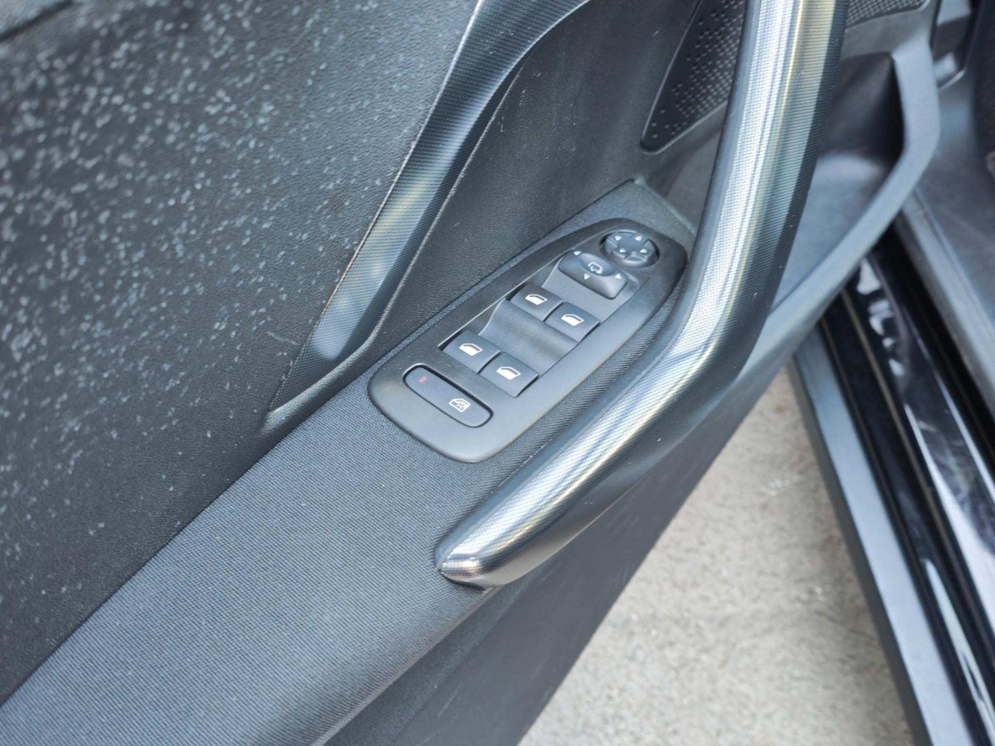 Peugeot 2008 1.6 HDI CARPLAY TOIT PANO SEMI-CUIR GPS BLUETOOTH (2017) - Foto 12