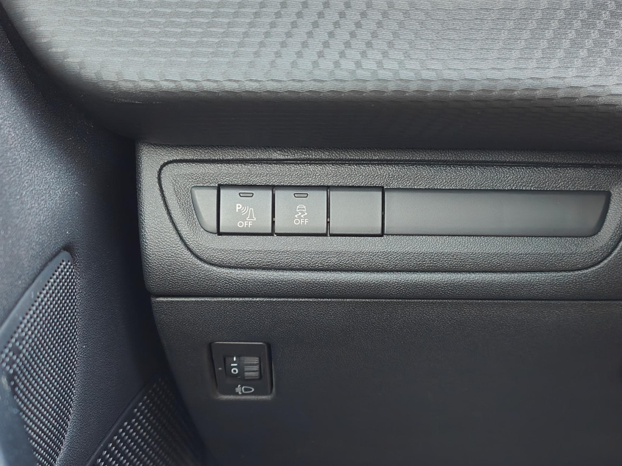 Peugeot 2008 1.6 HDI CARPLAY TOIT PANO SEMI-CUIR GPS BLUETOOTH (2017) - Foto 20