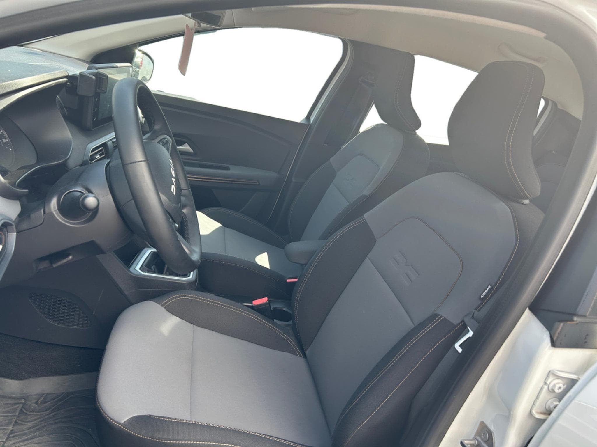 Dacia Sandero 1.0 TCe Stepway Extreme (2024) - Foto 6