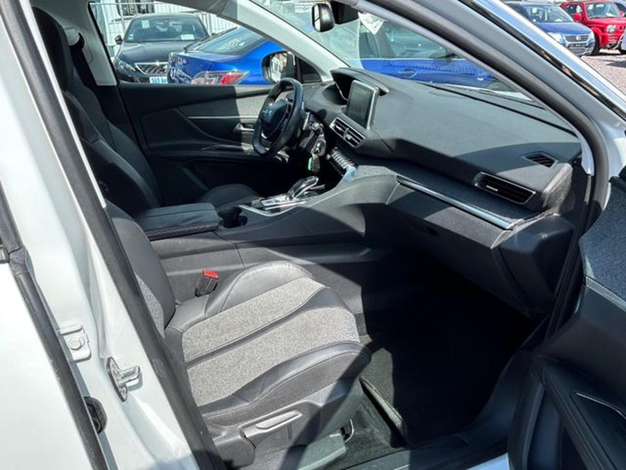 Peugeot 5008 5008 Allure 1.6 *7-Sitzer*Automatik*LED*Navi*Eu6 (2017) - Foto 10
