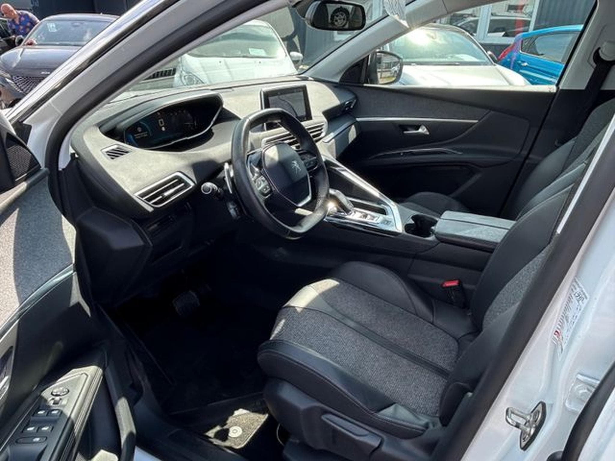 Peugeot 5008 5008 Allure 1.6 *7-Sitzer*Automatik*LED*Navi*Eu6 (2017) - Foto 7