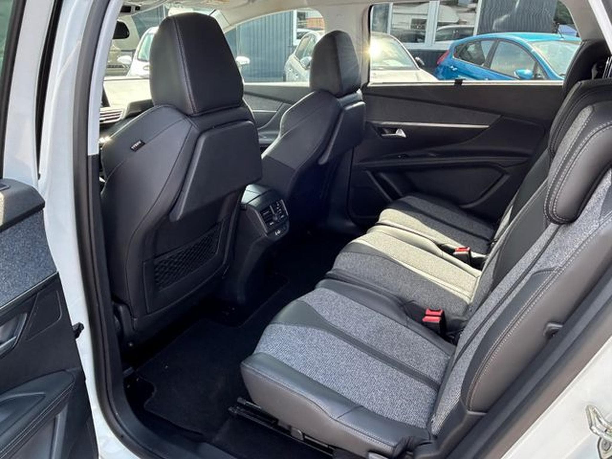 Peugeot 5008 5008 Allure 1.6 *7-Sitzer*Automatik*LED*Navi*Eu6 (2017) - Foto 8
