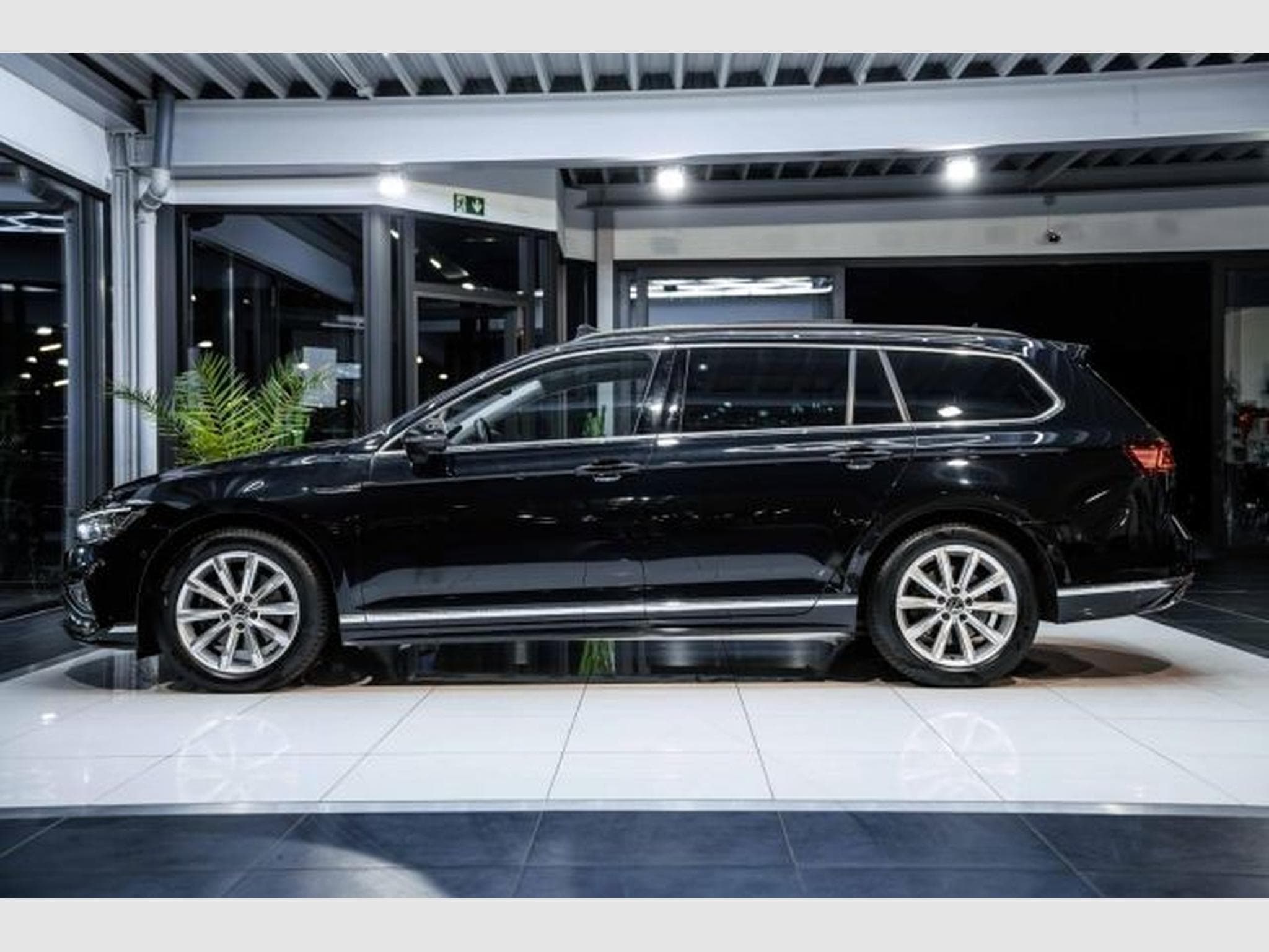VW Passat Passat 2.0 TDI DSG R-Line H&amp;K NAVI AHK PANO VIR (2023) - Photo 11