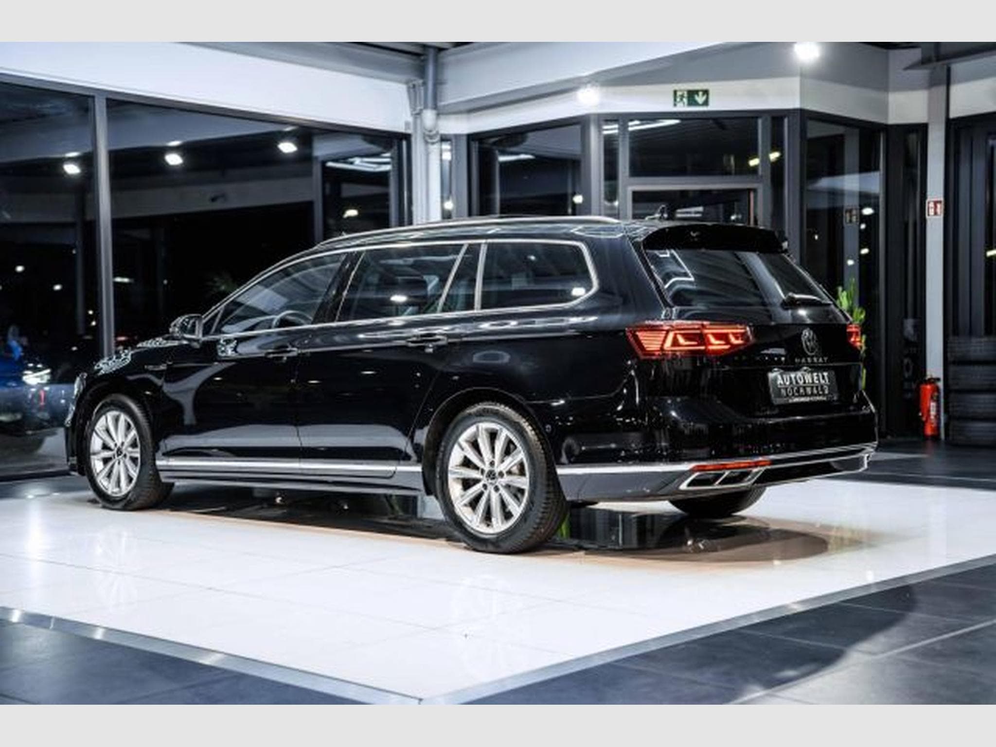 VW Passat Passat 2.0 TDI DSG R-Line H&amp;K NAVI AHK PANO VIR (2023) - Photo 12