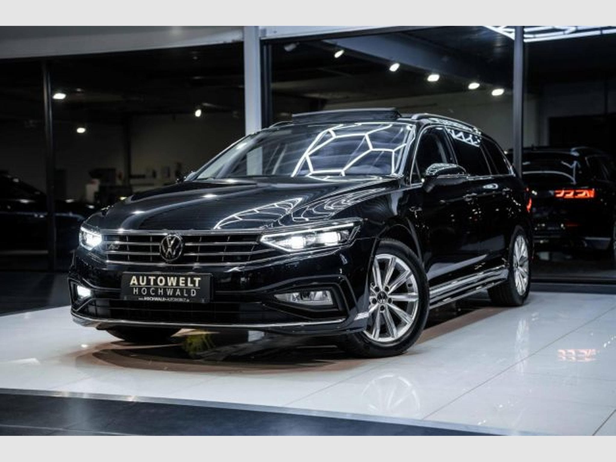 VW Passat Passat 2.0 TDI DSG R-Line H&amp;K NAVI AHK PANO VIR (2023) - Photo 2